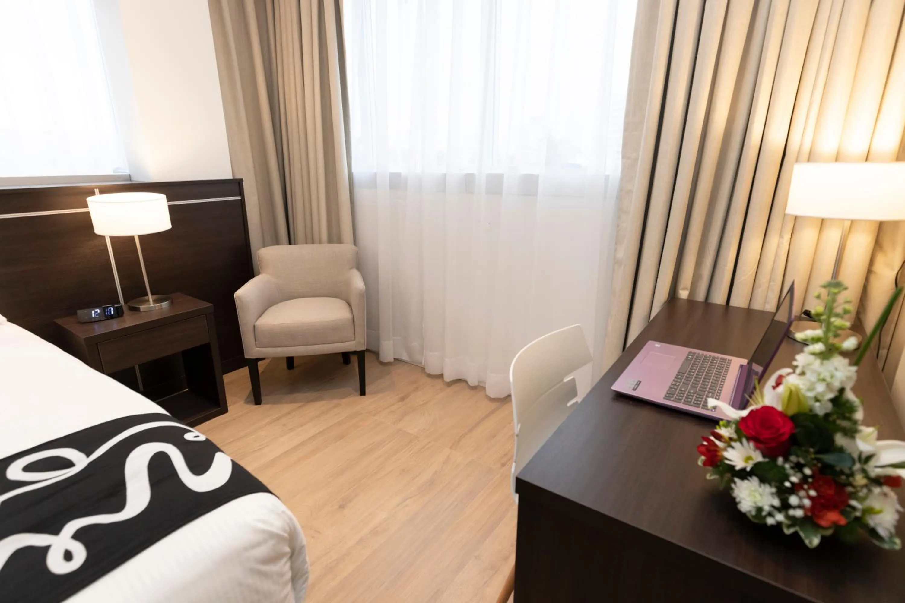 Bedroom, Bed in Amerian Rafaela Hotel