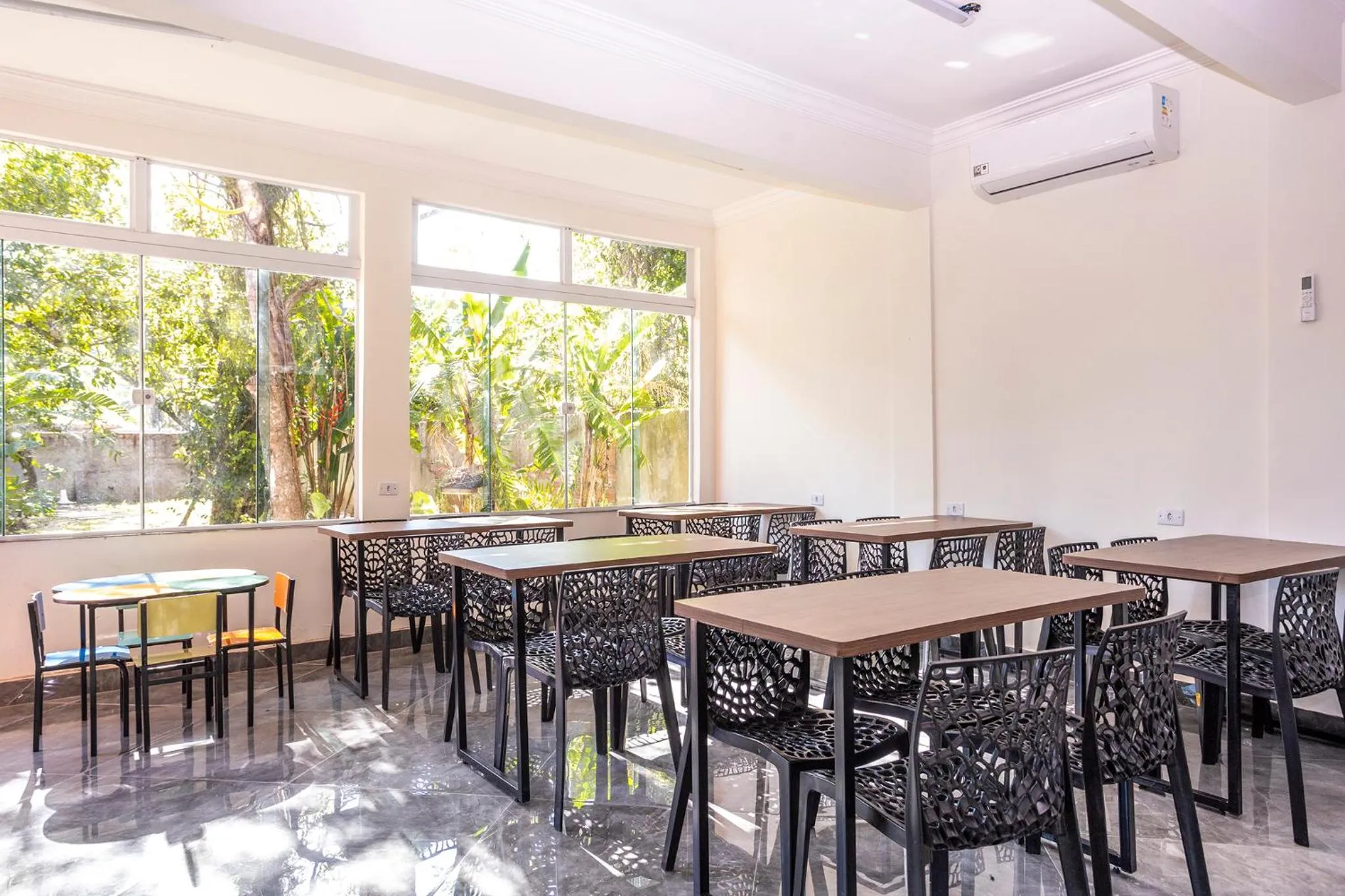 Restaurant/places to eat in Pousada In Bali - Maresias