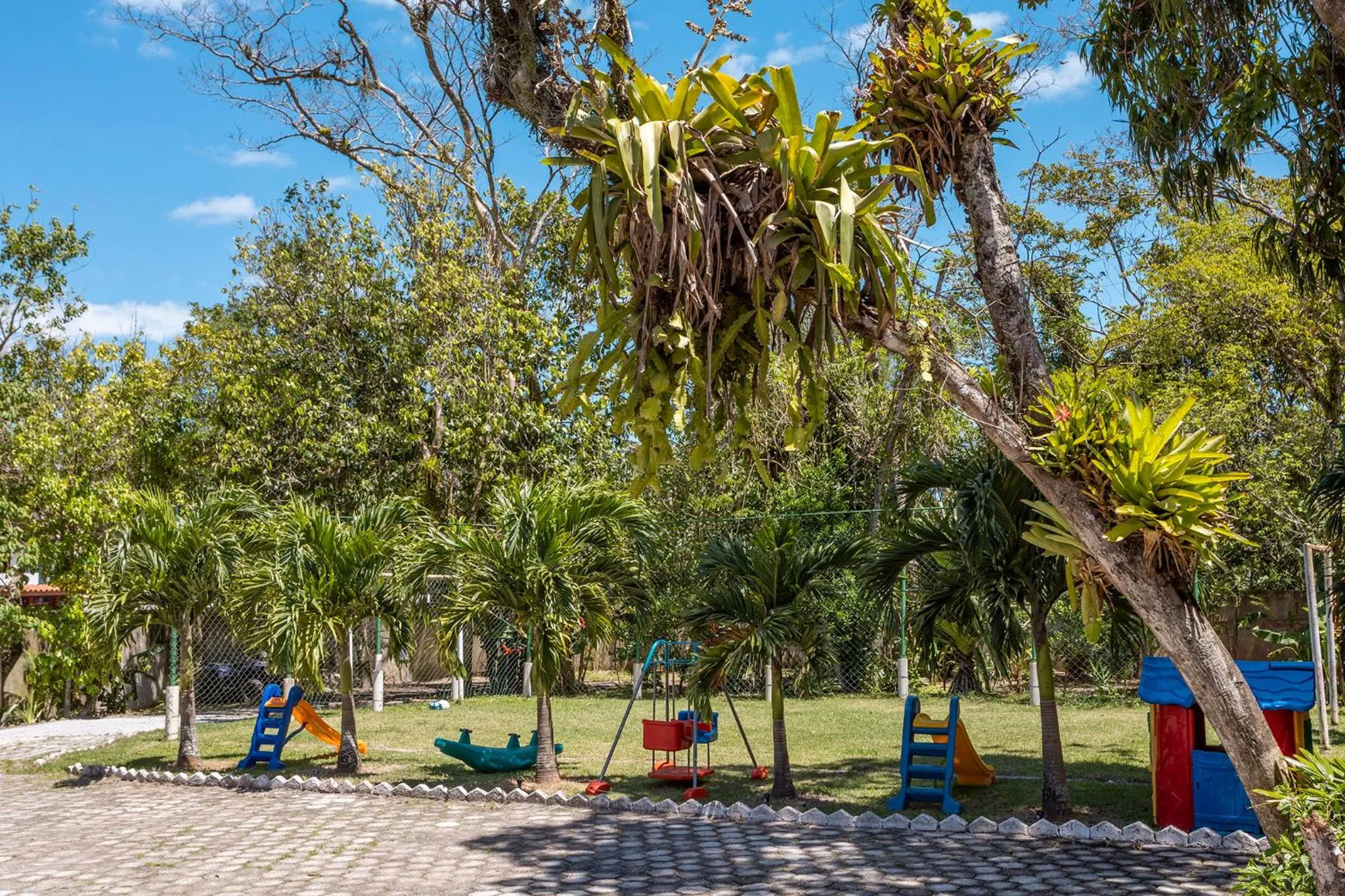Children play ground in Pousada In Bali - Maresias