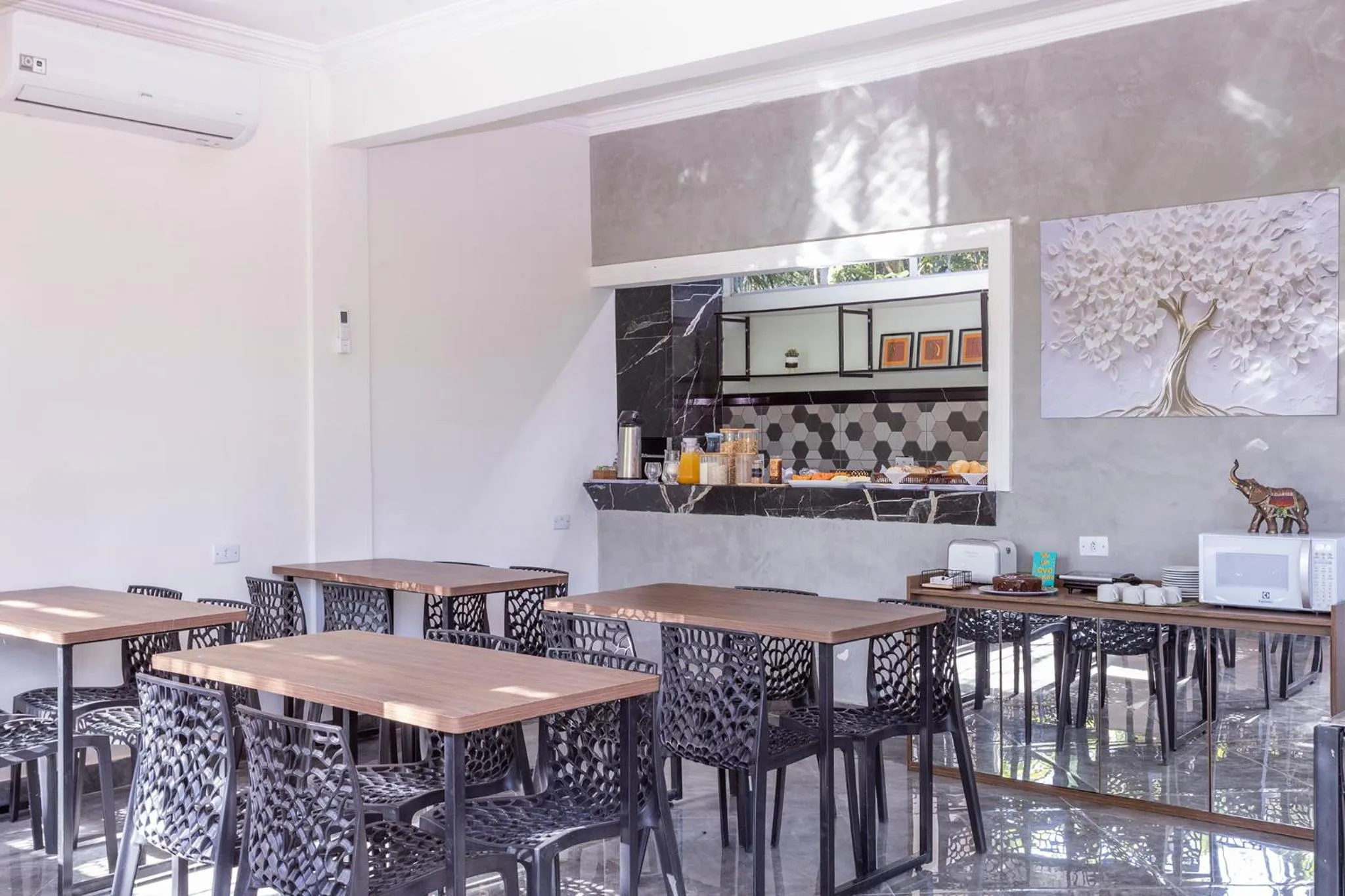 Restaurant/places to eat in Pousada In Bali - Maresias