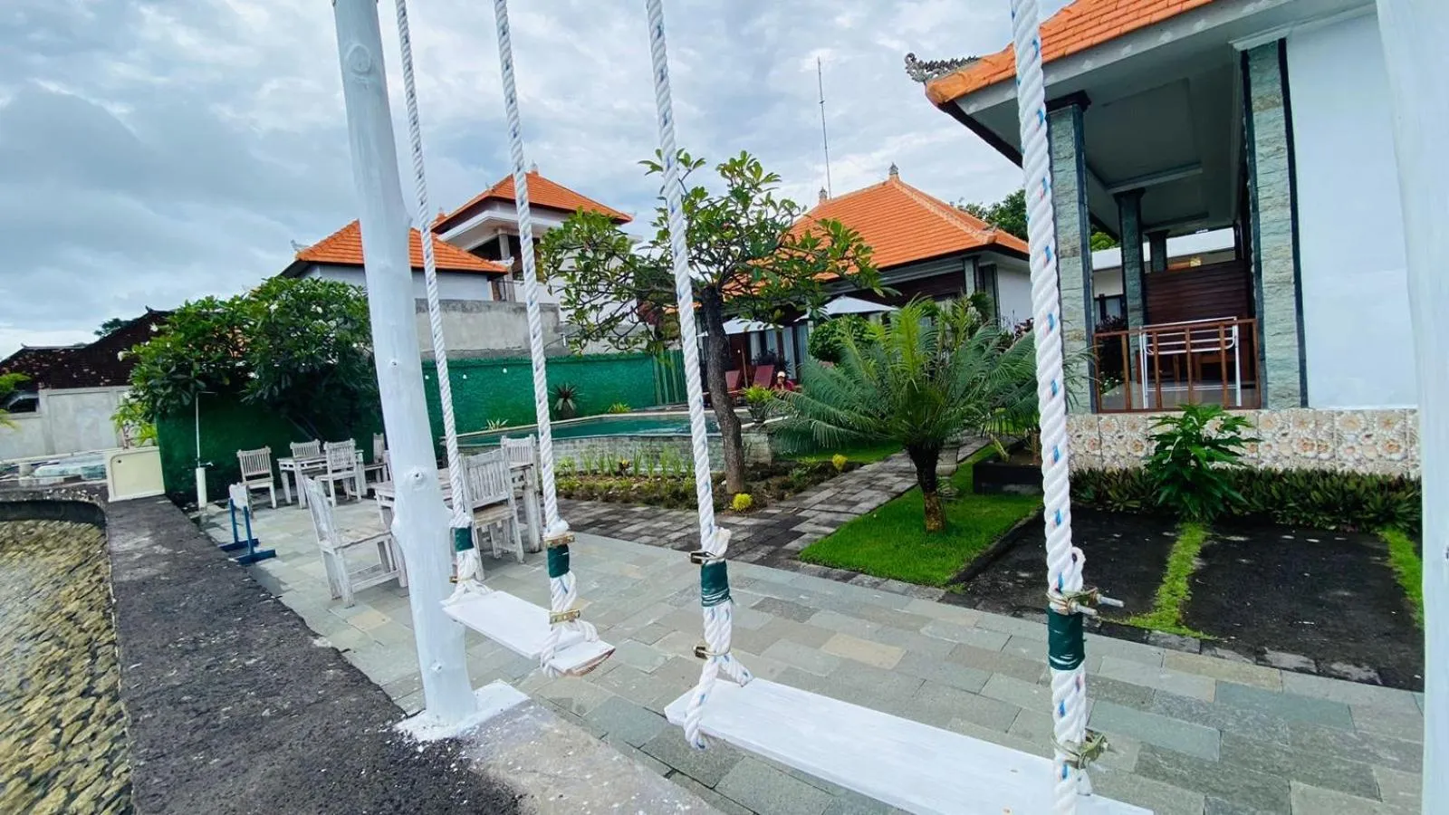 Garden view in Juan Beach Bungalow