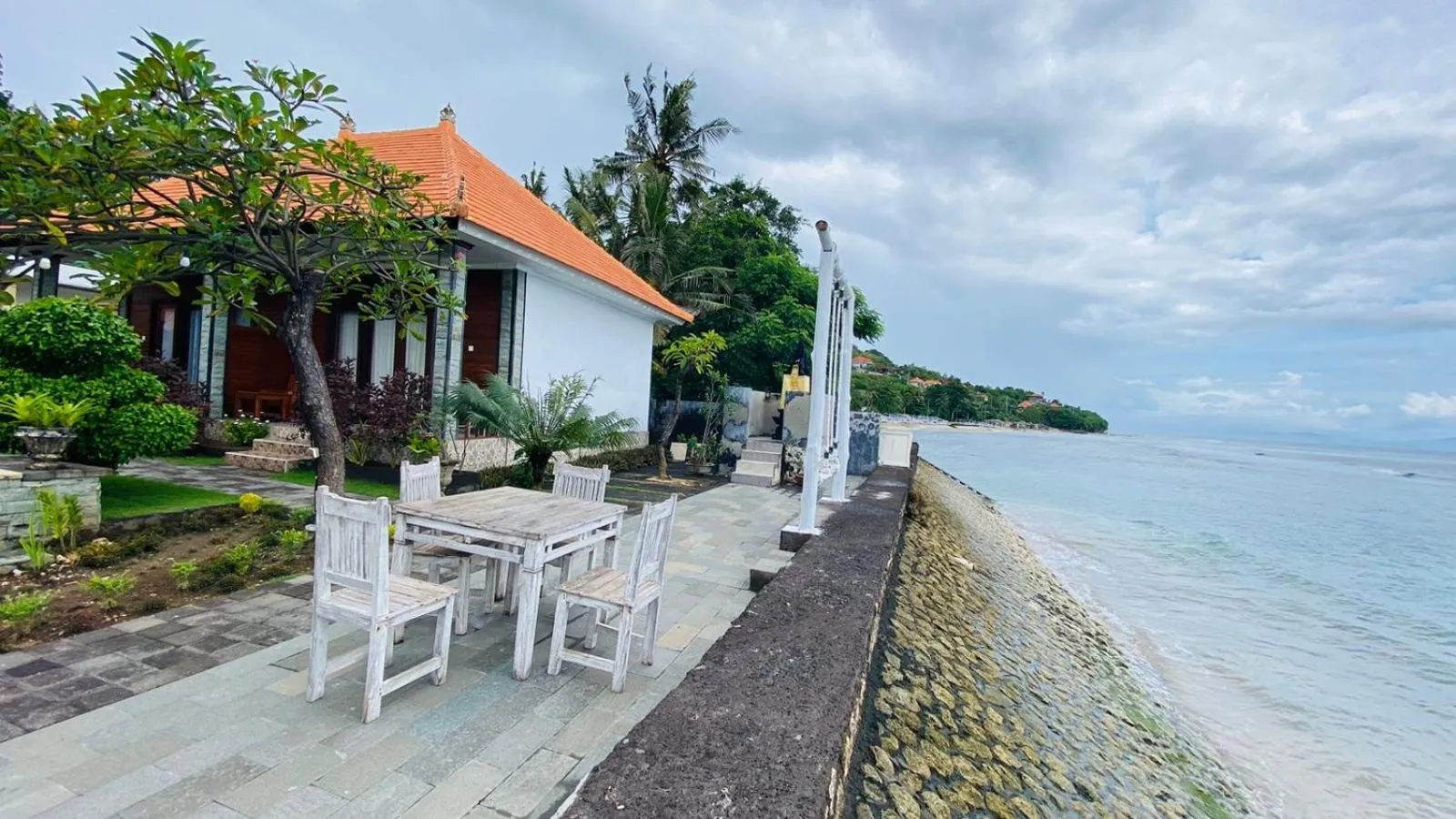 Natural landscape in Juan Beach Bungalow