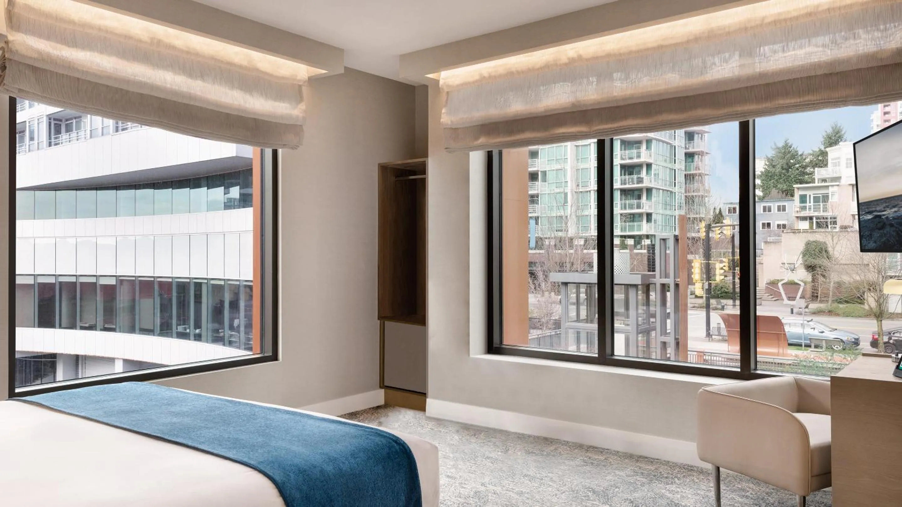 View (from property/room), Bed in Seaside Hotel North Vancouver