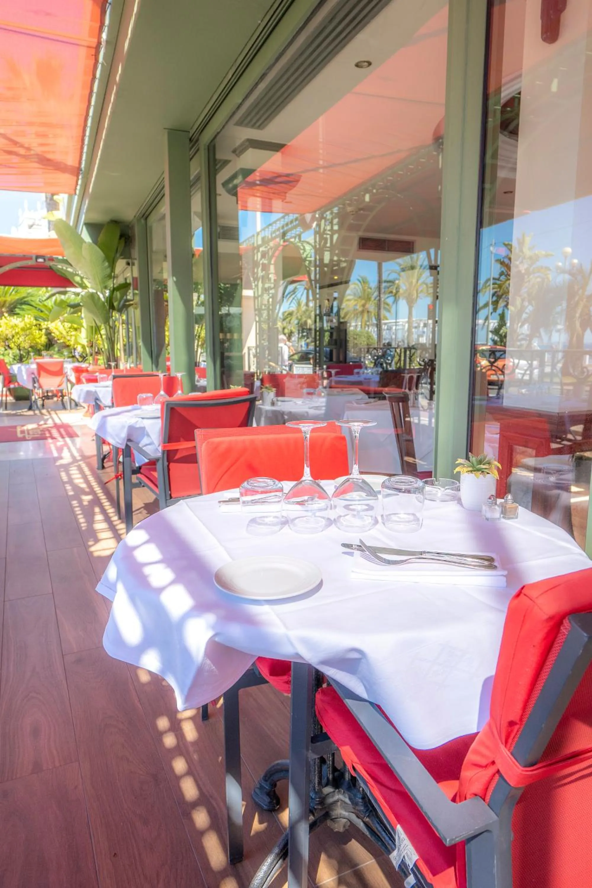 Restaurant/places to eat in Hôtel West End Promenade