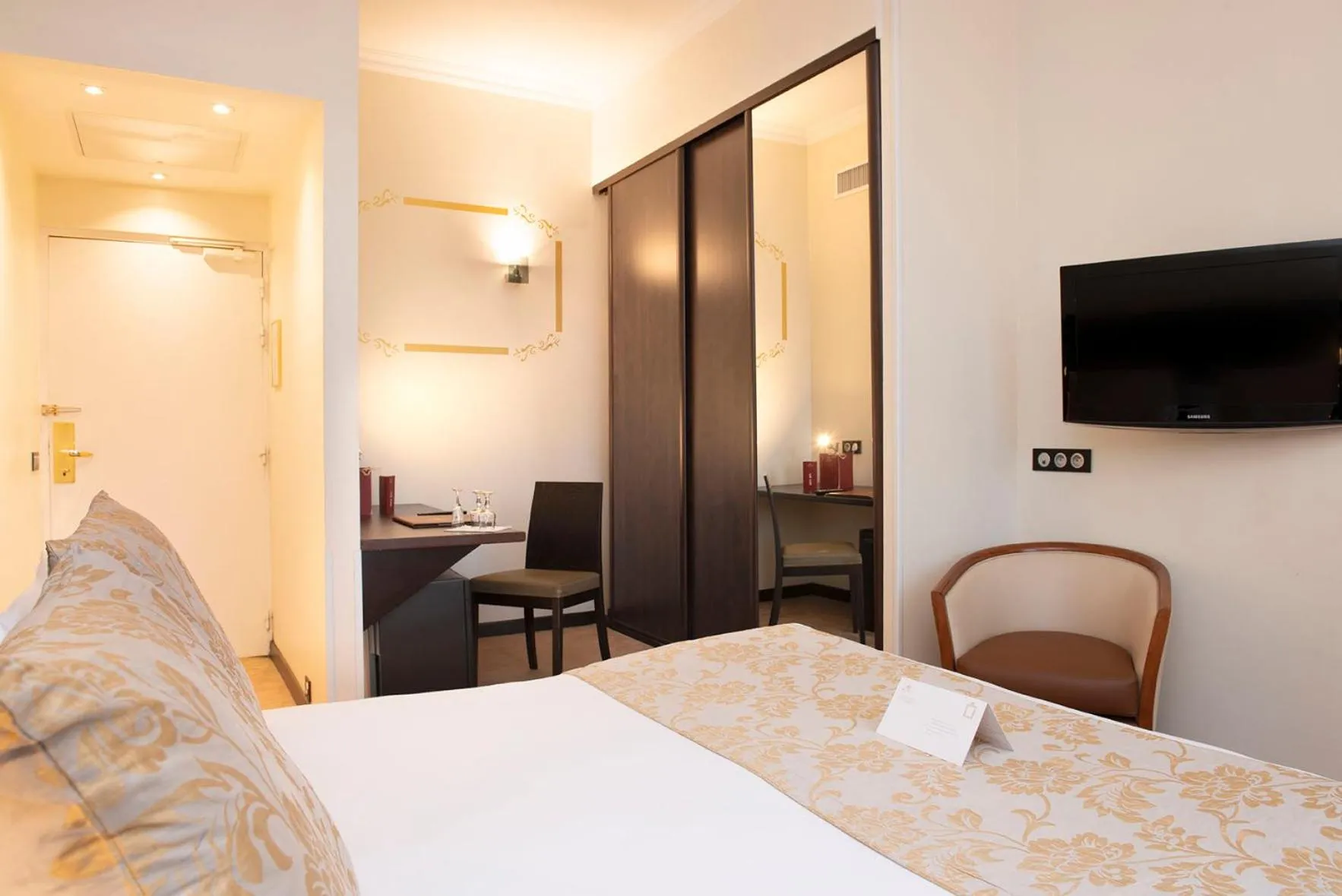 Bed in Hôtel West End Promenade