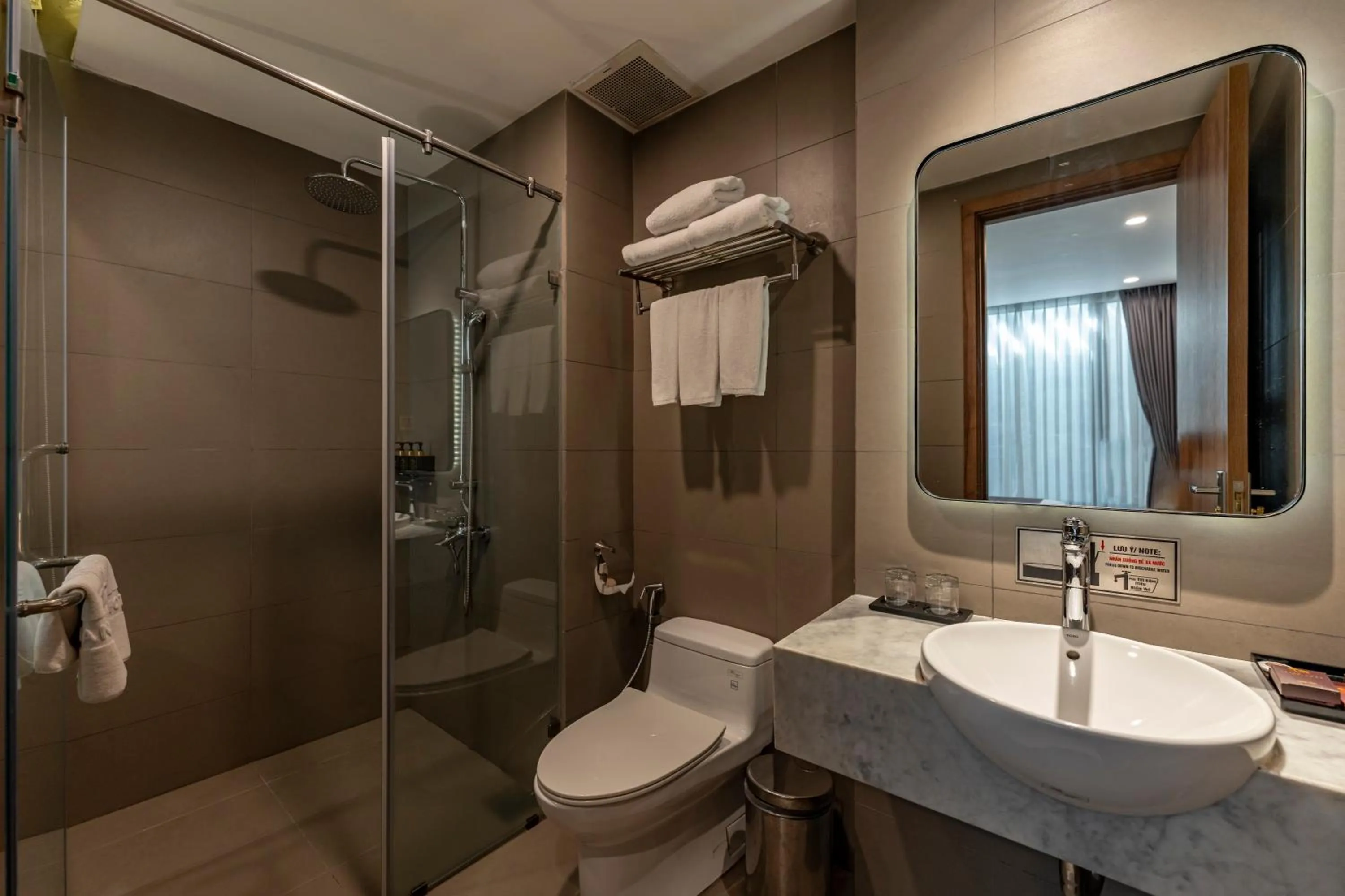 Bathroom in Thanh Long Hotel - Tra Khuc
