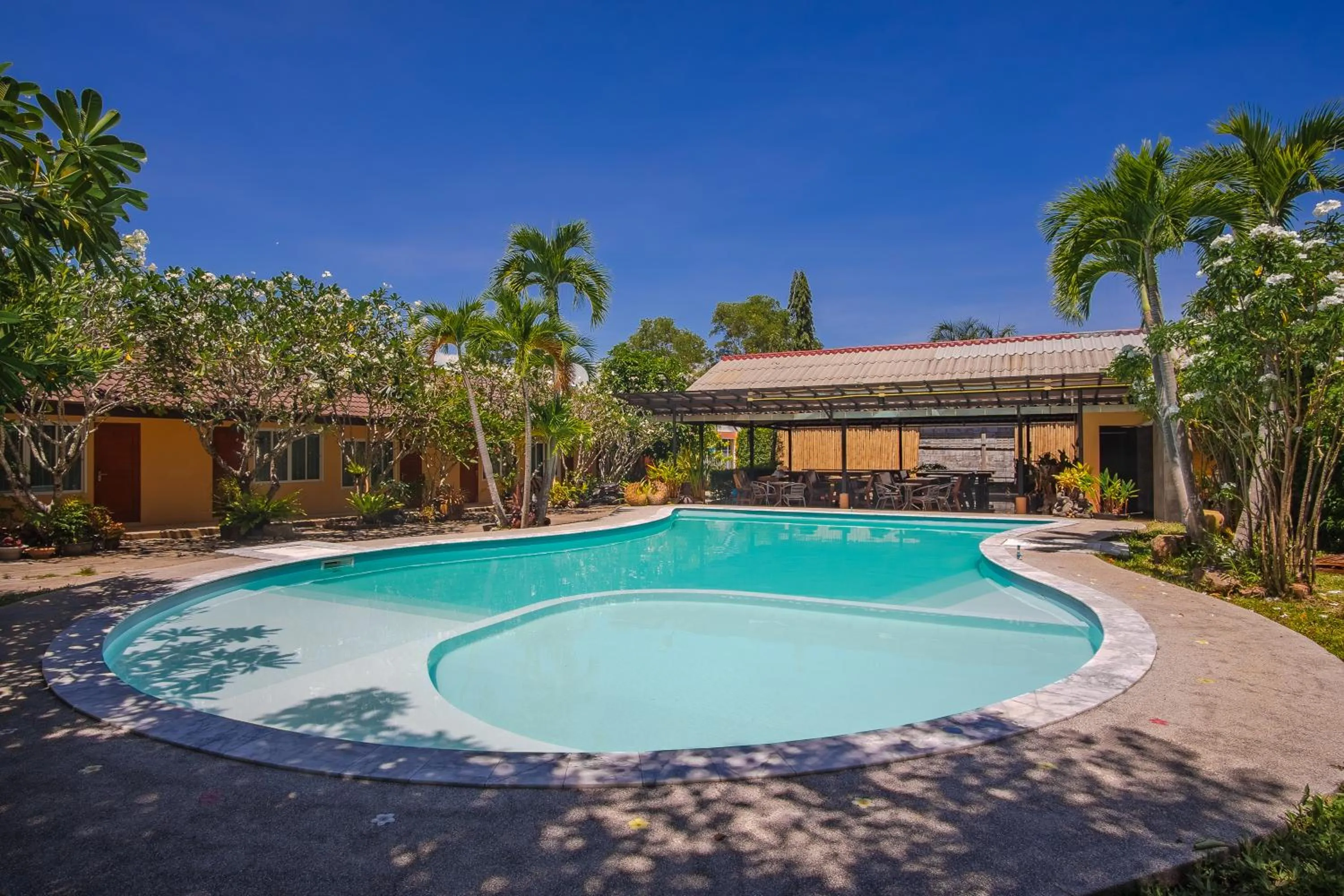 Swimming pool in Prayai Changthai Resort