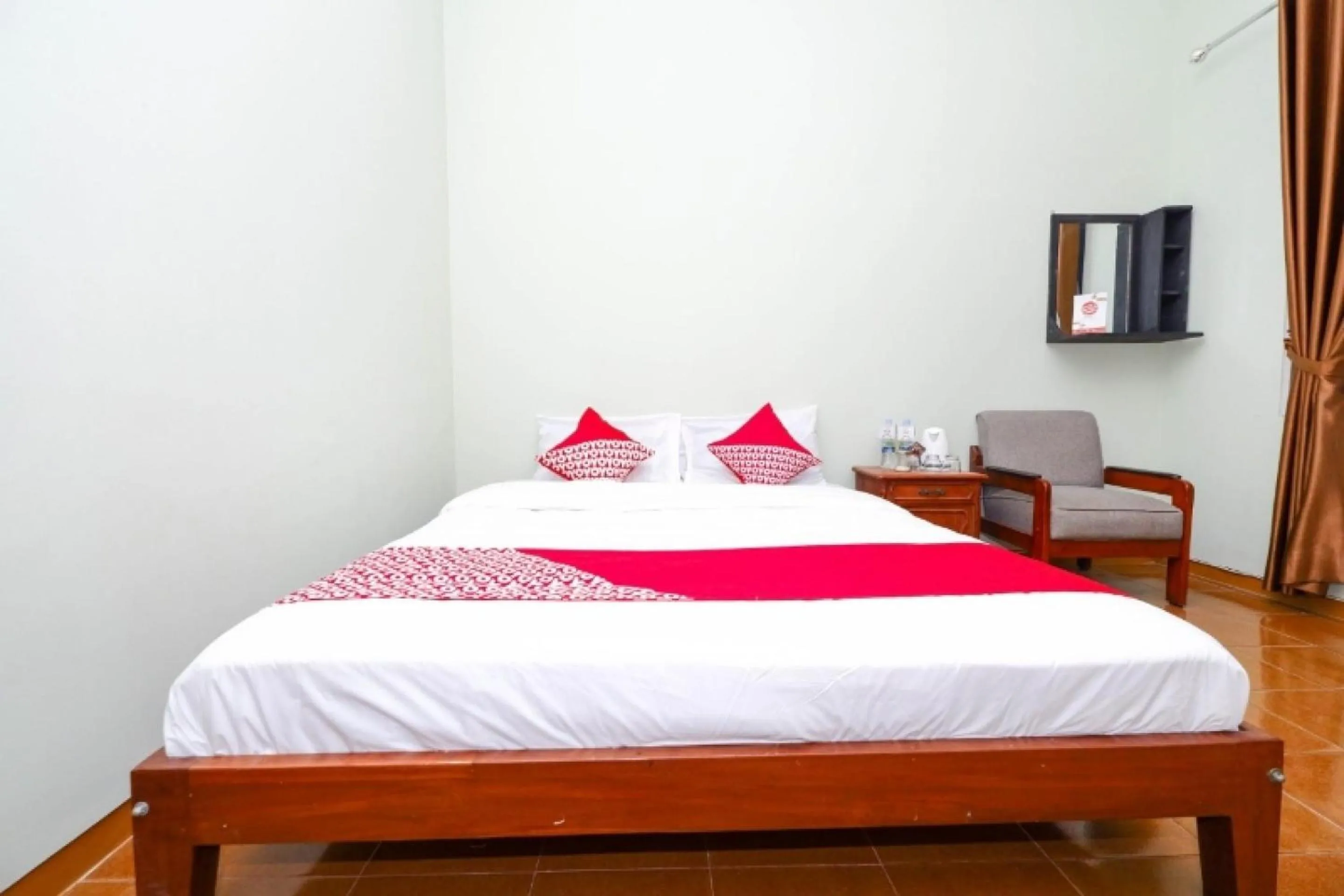 Bedroom, Bed in Hotel O Paviliun Permata