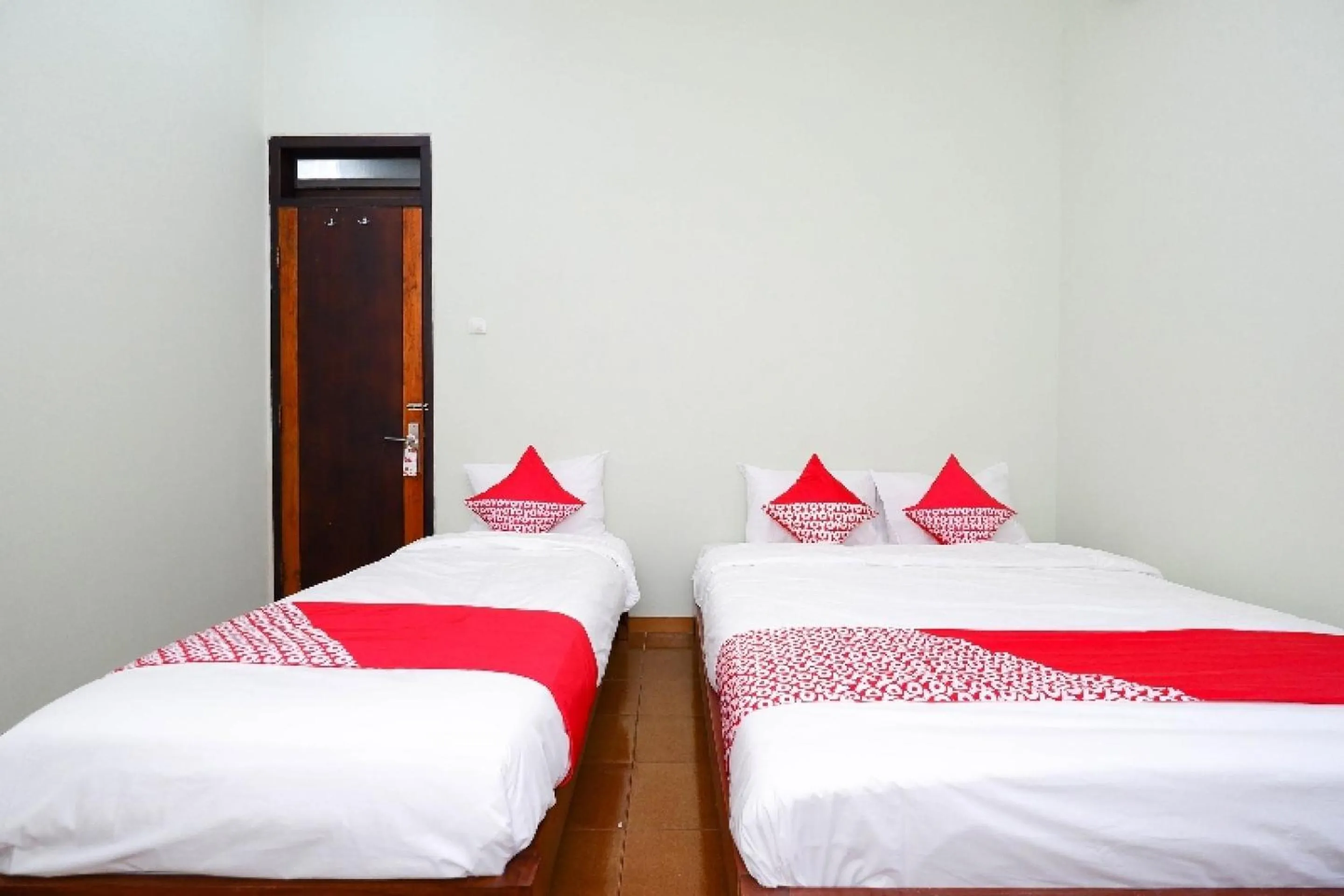 Bedroom, Bed in Hotel O Paviliun Permata