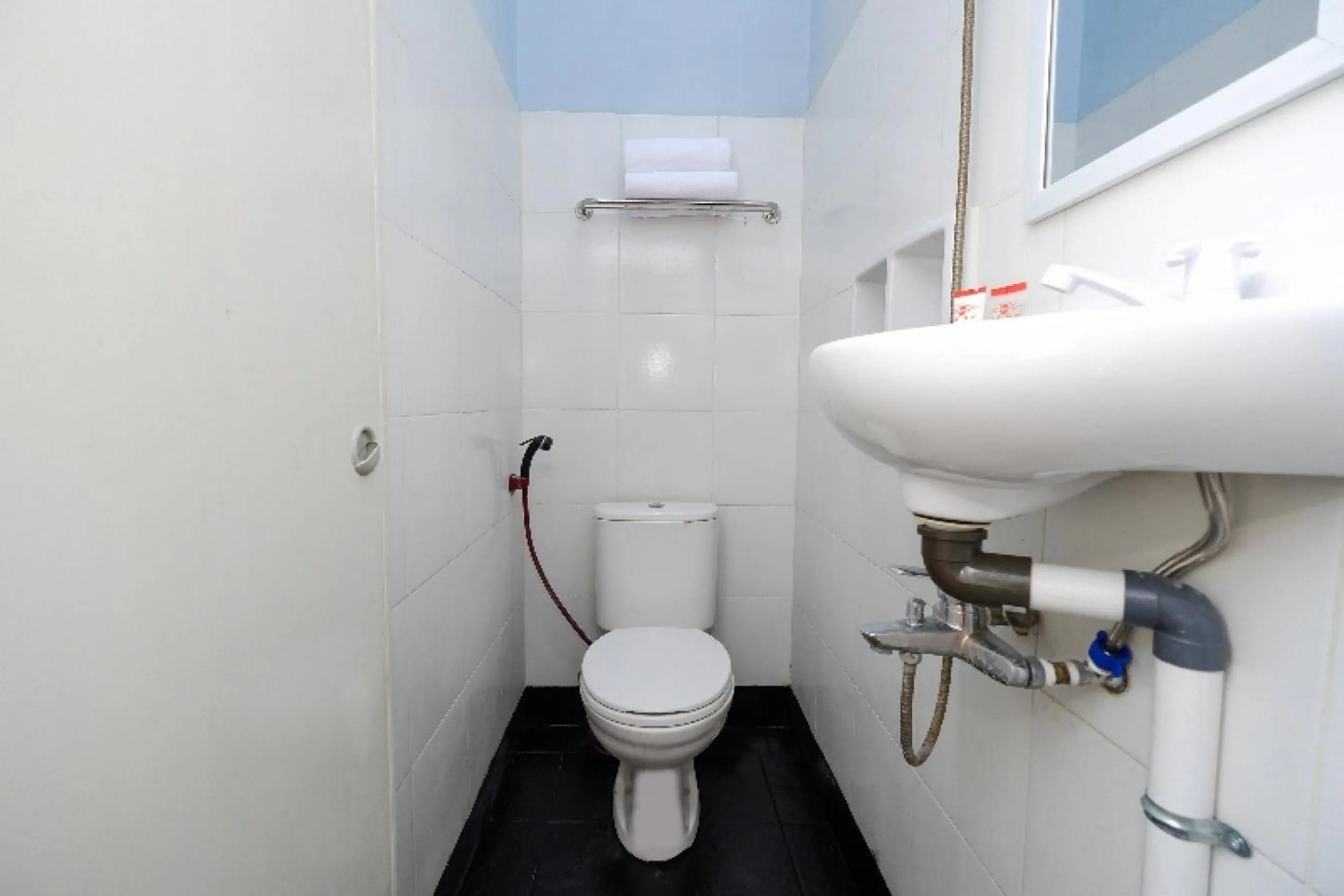 Bathroom in Hotel O Paviliun Permata