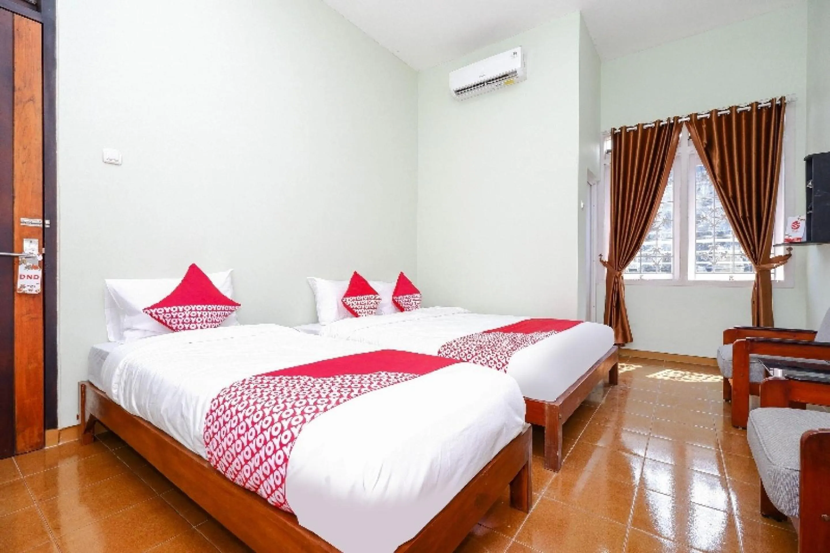 Bedroom, Bed in Hotel O Paviliun Permata