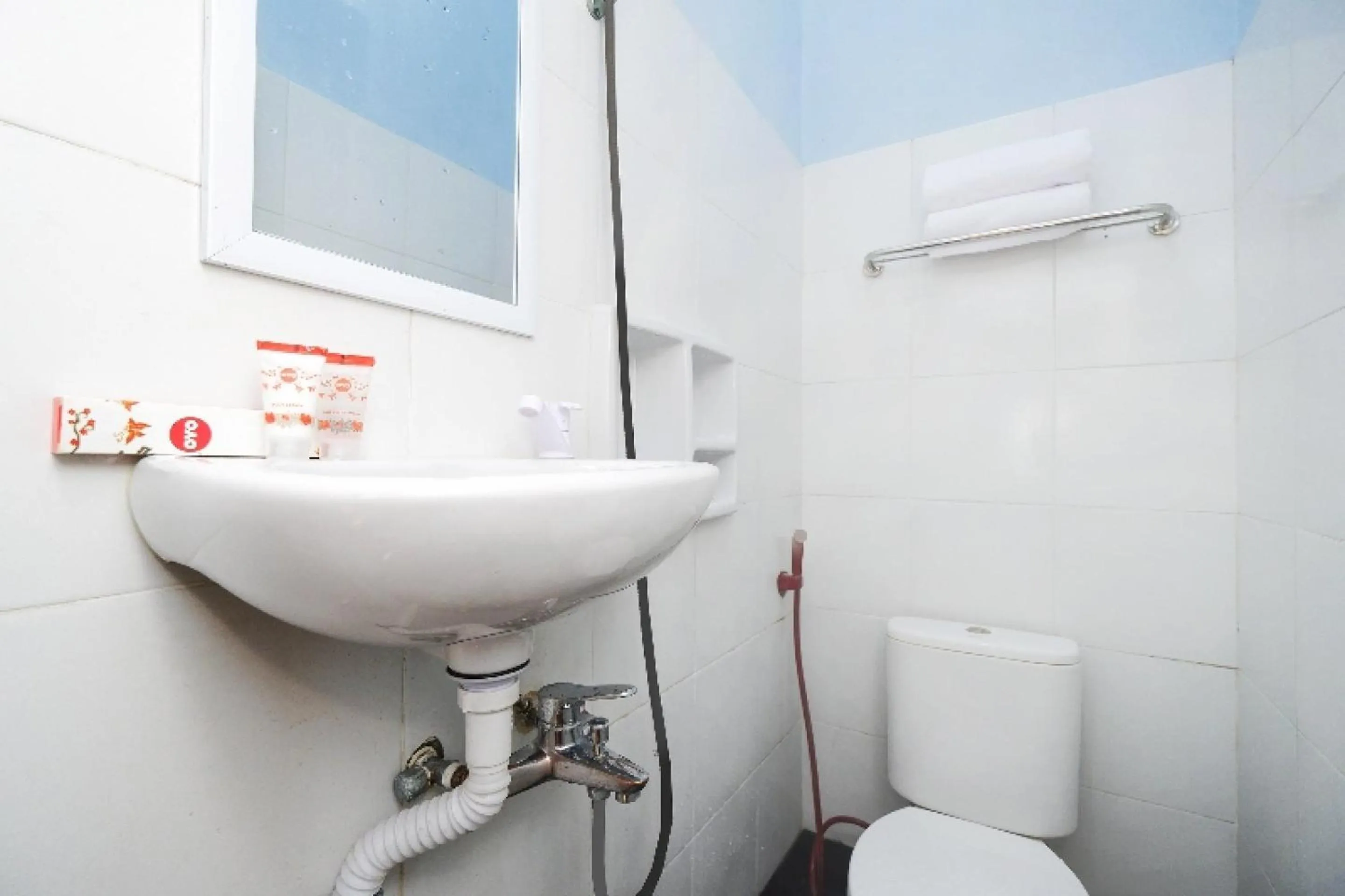 Bathroom in Hotel O Paviliun Permata