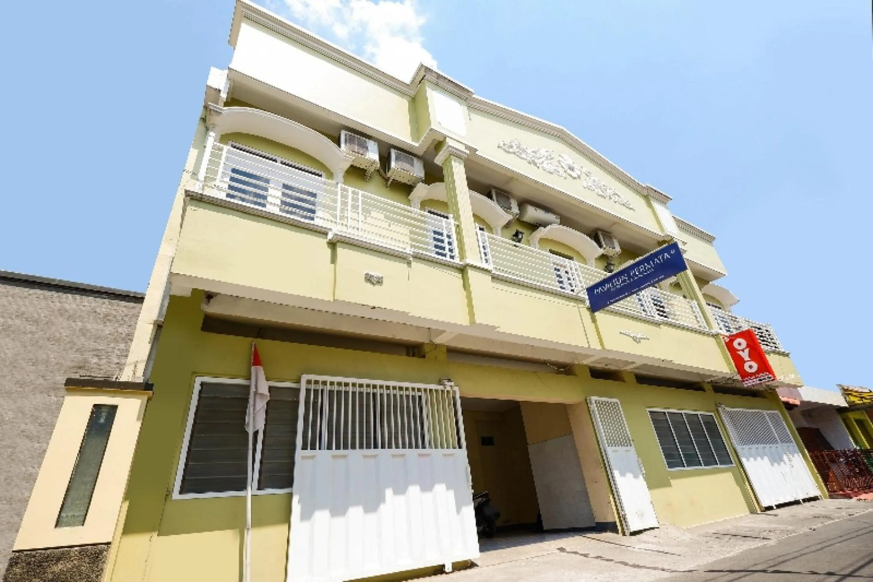 Facade/entrance in Hotel O Paviliun Permata