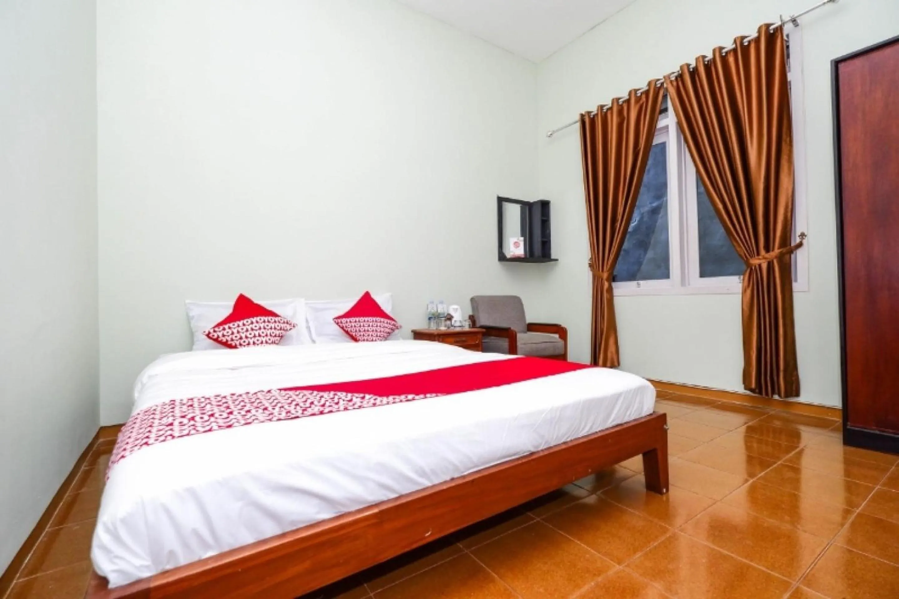 Bedroom, Bed in Hotel O Paviliun Permata