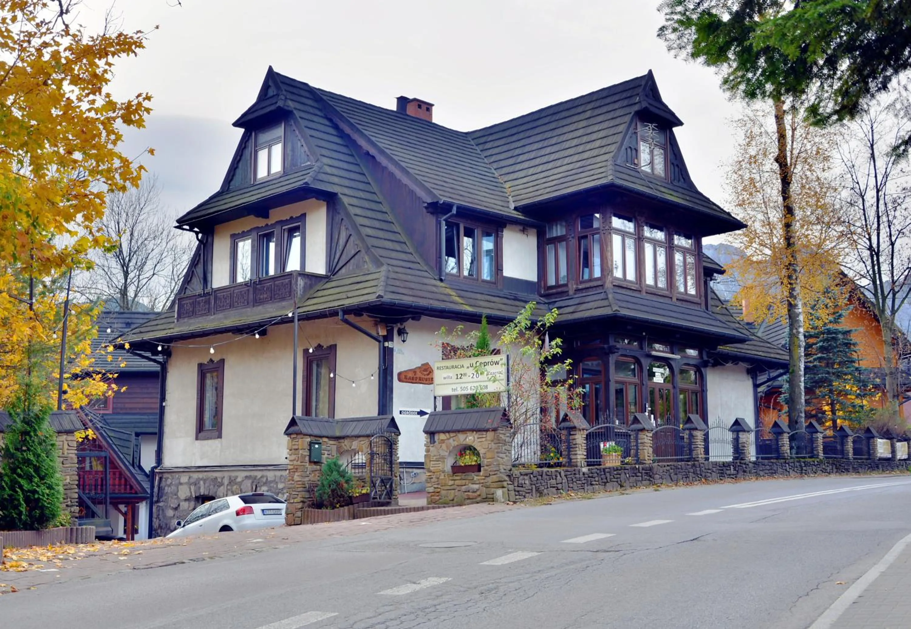 Property building in Czarna Willa