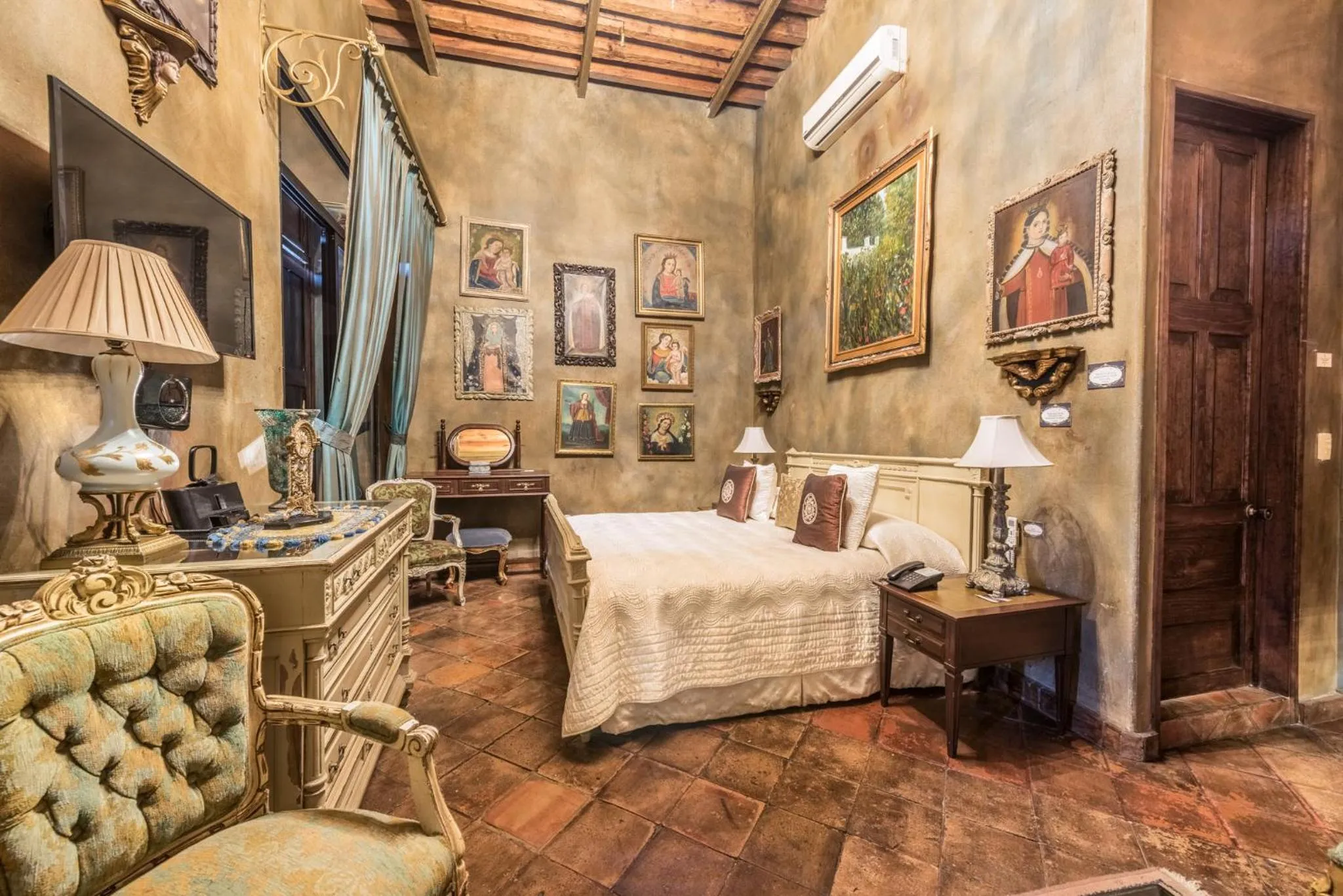 Deluxe Suite in Casa Pedro Loza