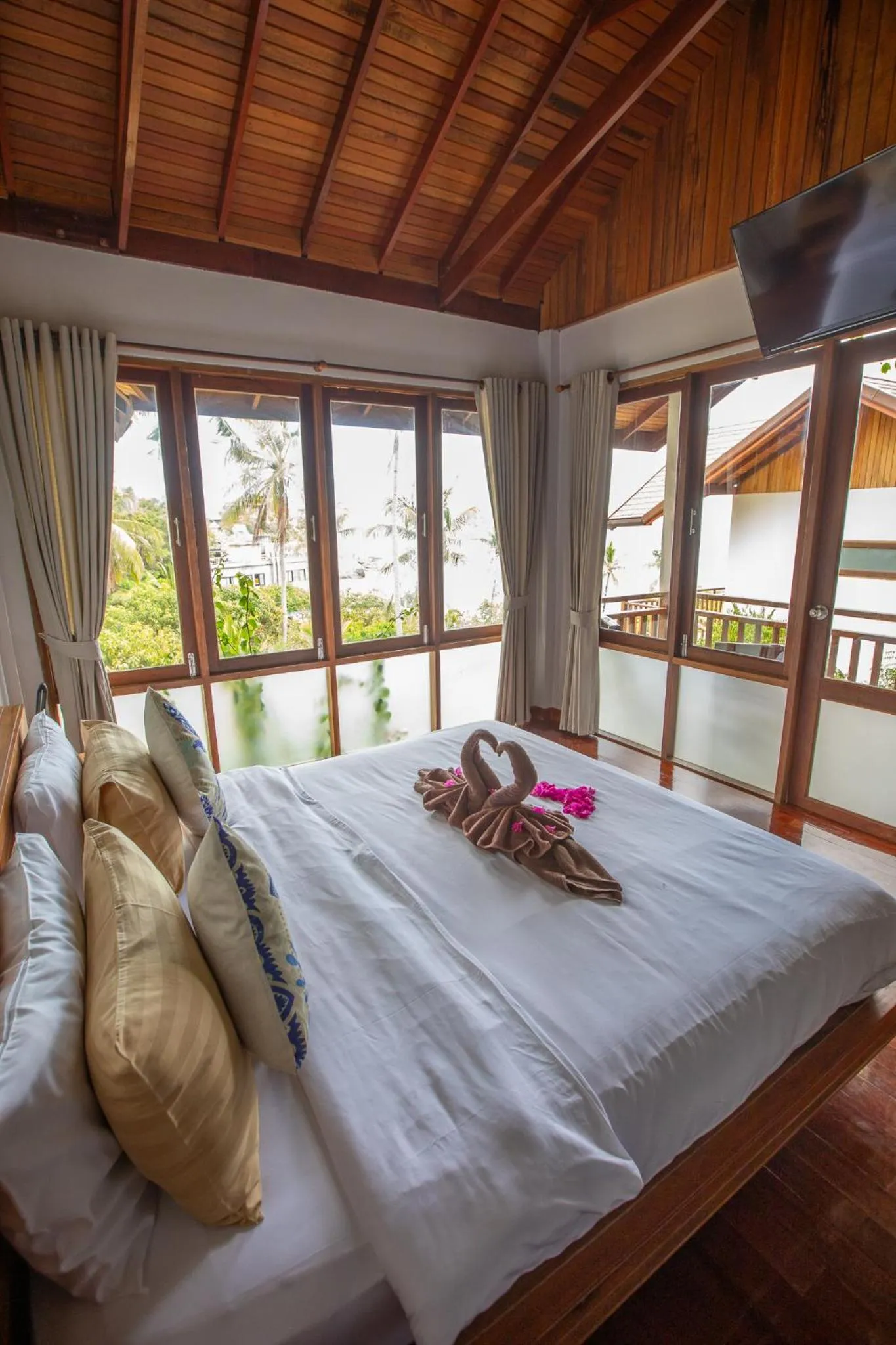 Bed in Coral View Resort