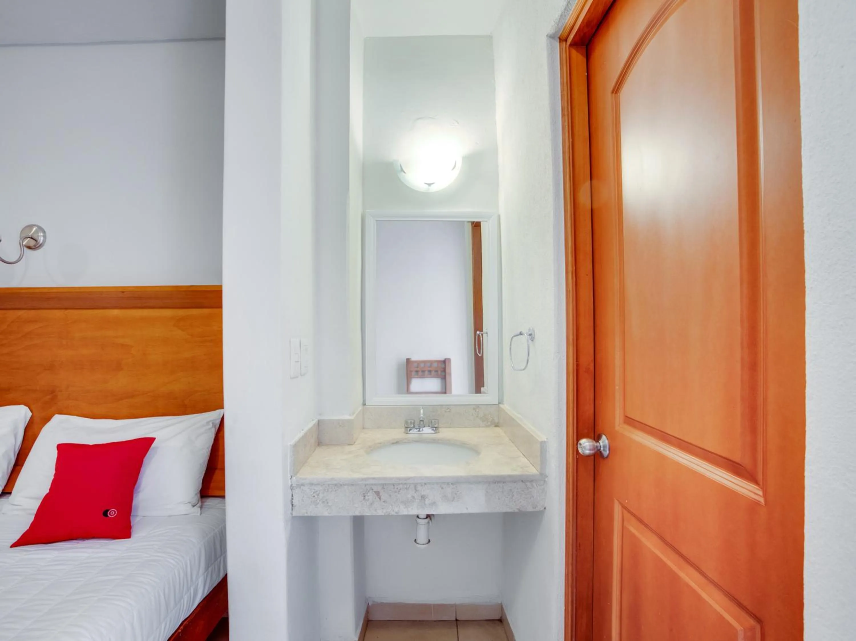 Bathroom, Bed in Hotel Patzcuaro