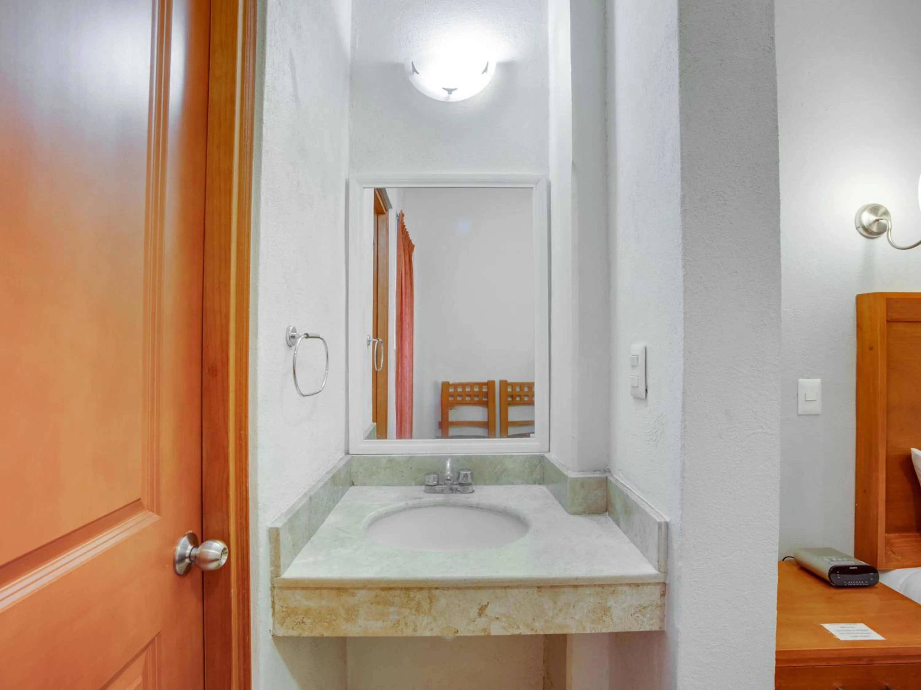 Bathroom, Bed in Hotel Patzcuaro