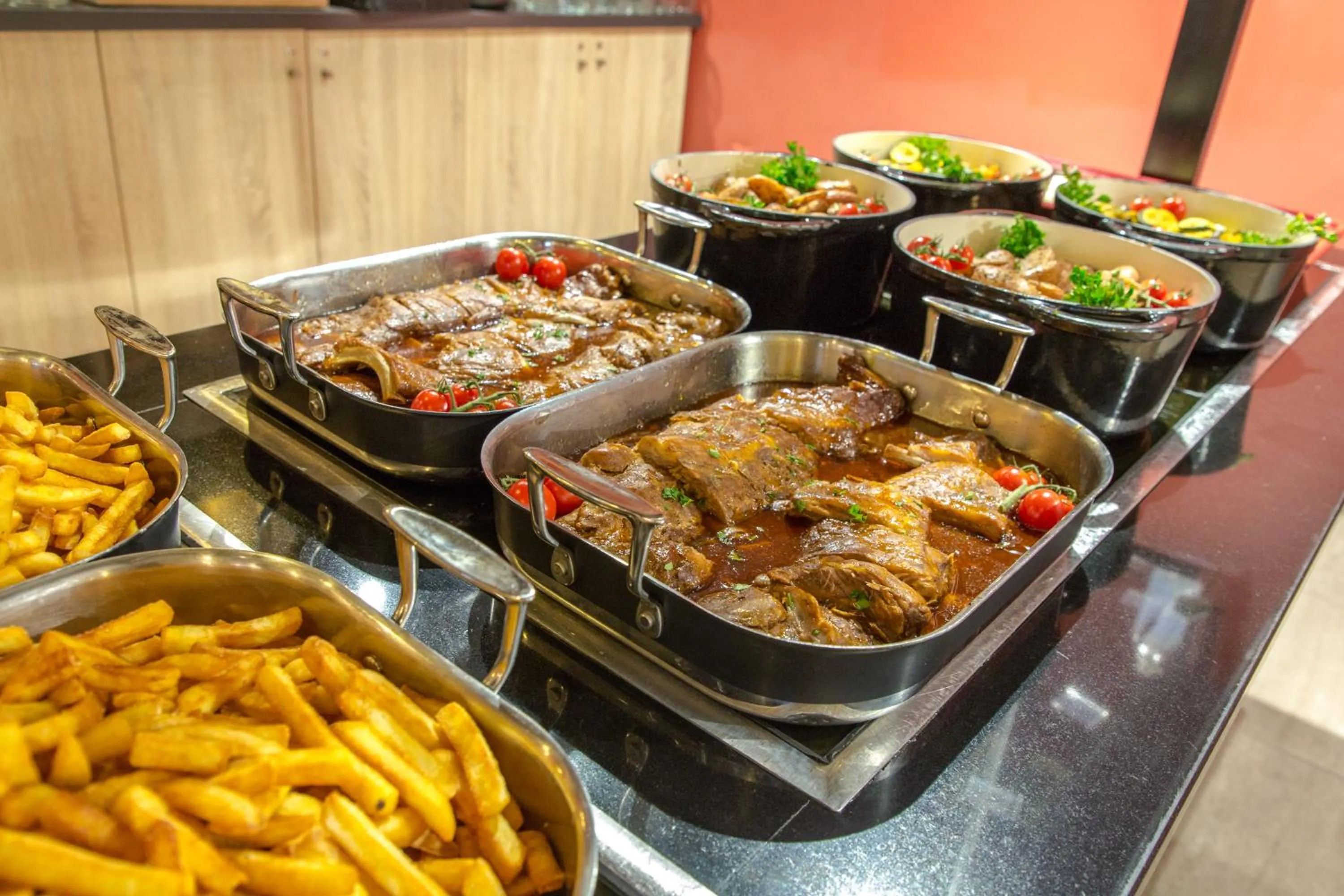 Restaurant/places to eat in SOWELL RESIDENCES Les Mazets