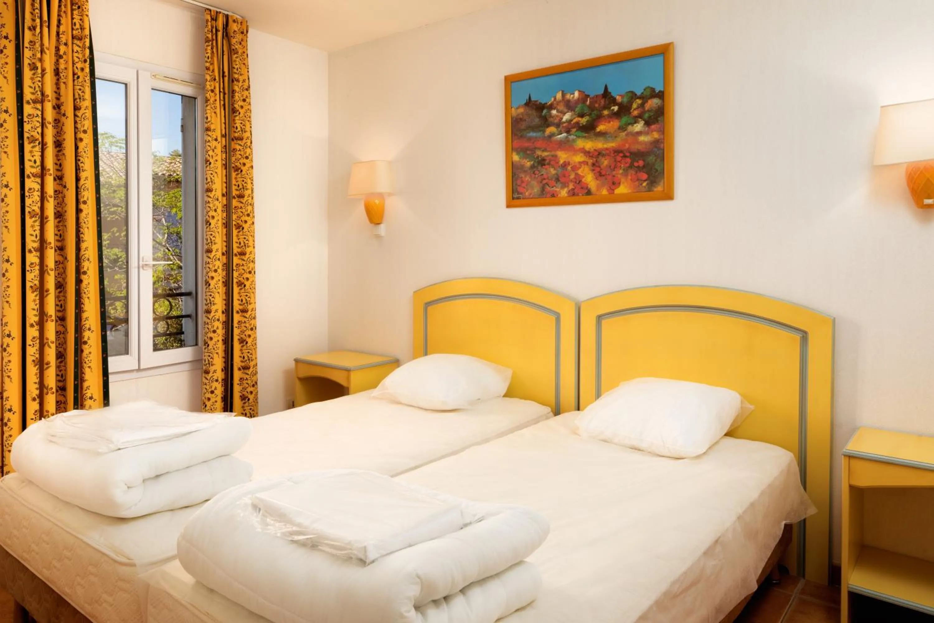 Bedroom, Bed in SOWELL RESIDENCES Les Mazets