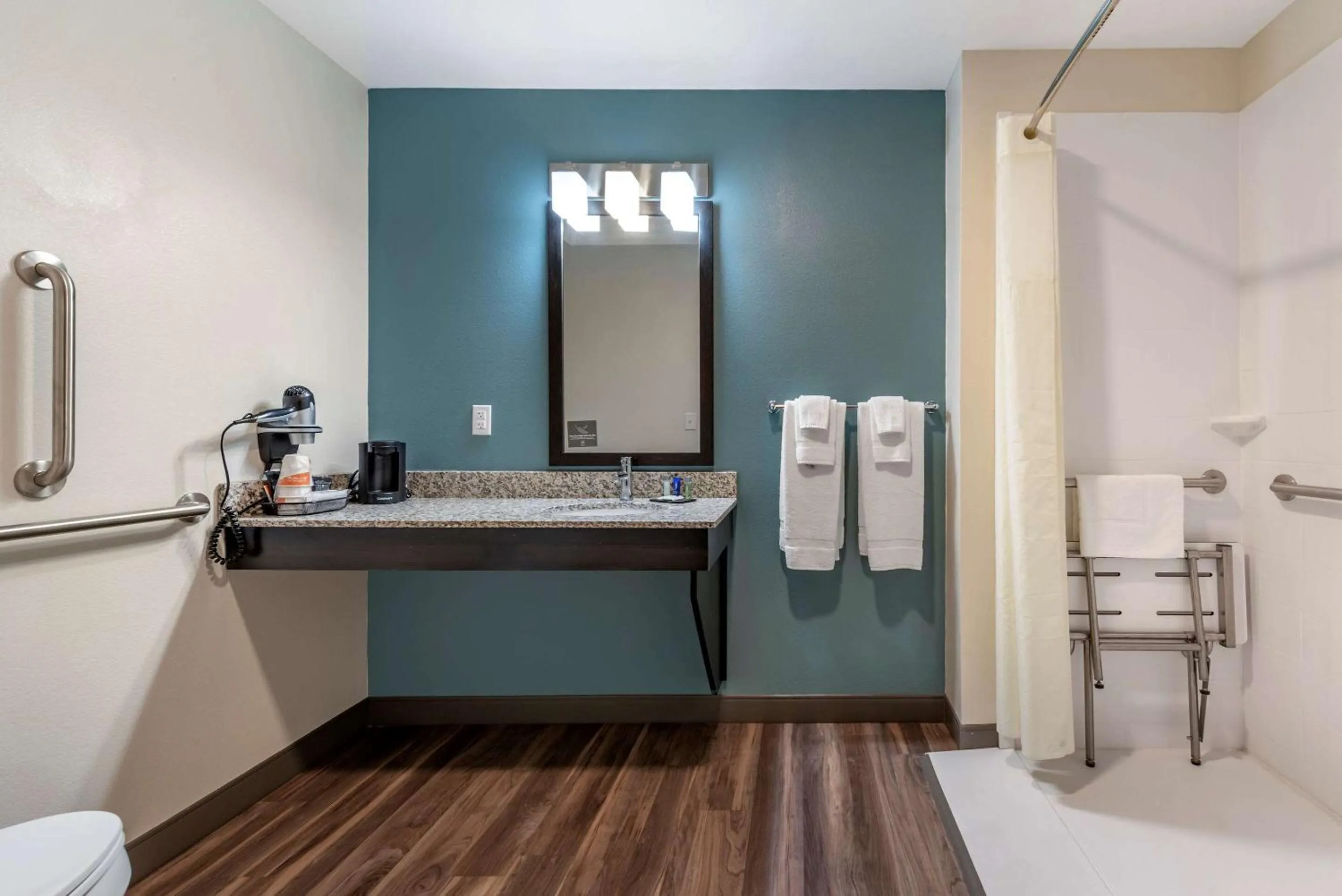 Bathroom in Sleep Inn Newberry - Crane