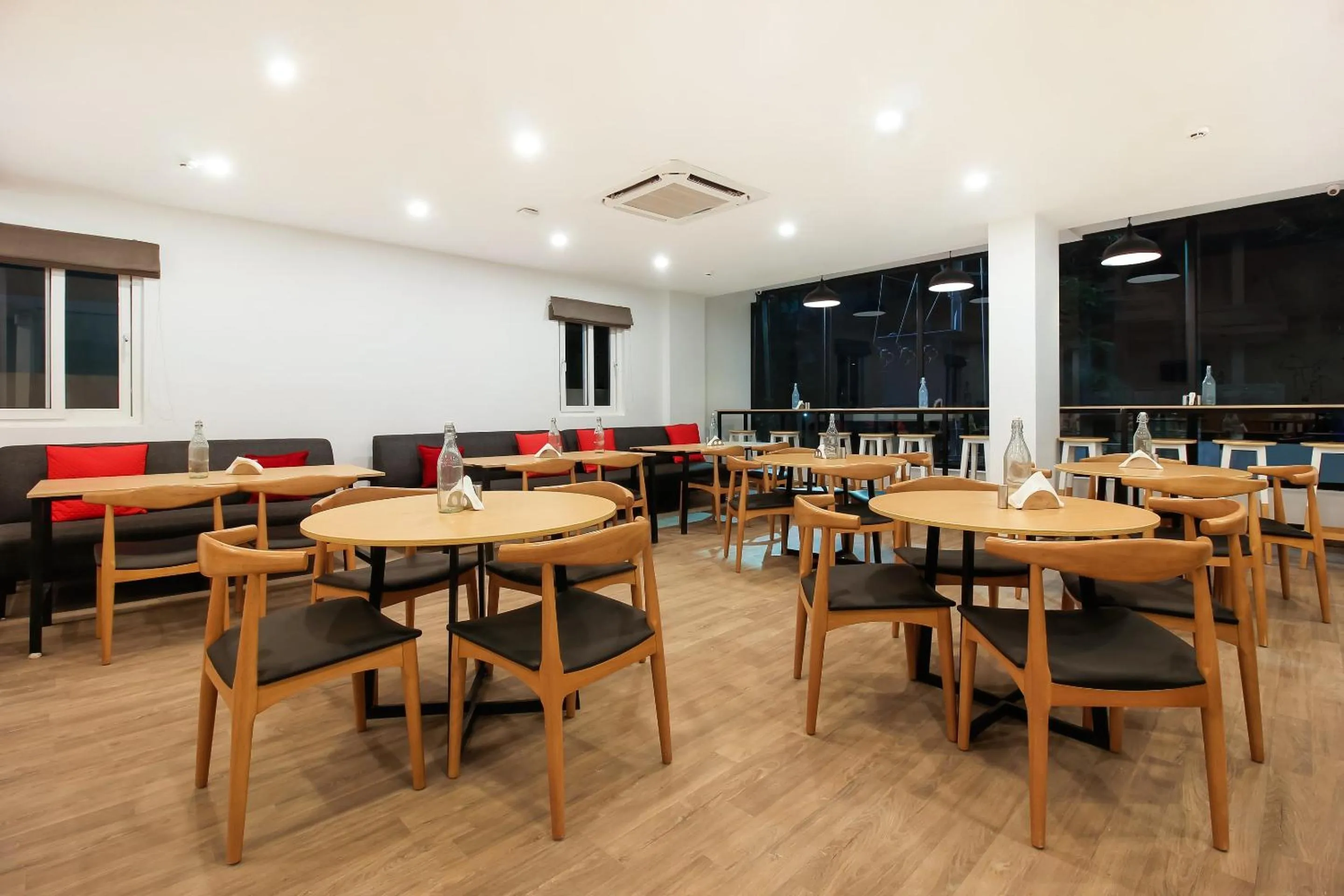 Super Townhouse THE CINCO HOTEL NEAR ESI HOSPITAL ( SR NAGAR)