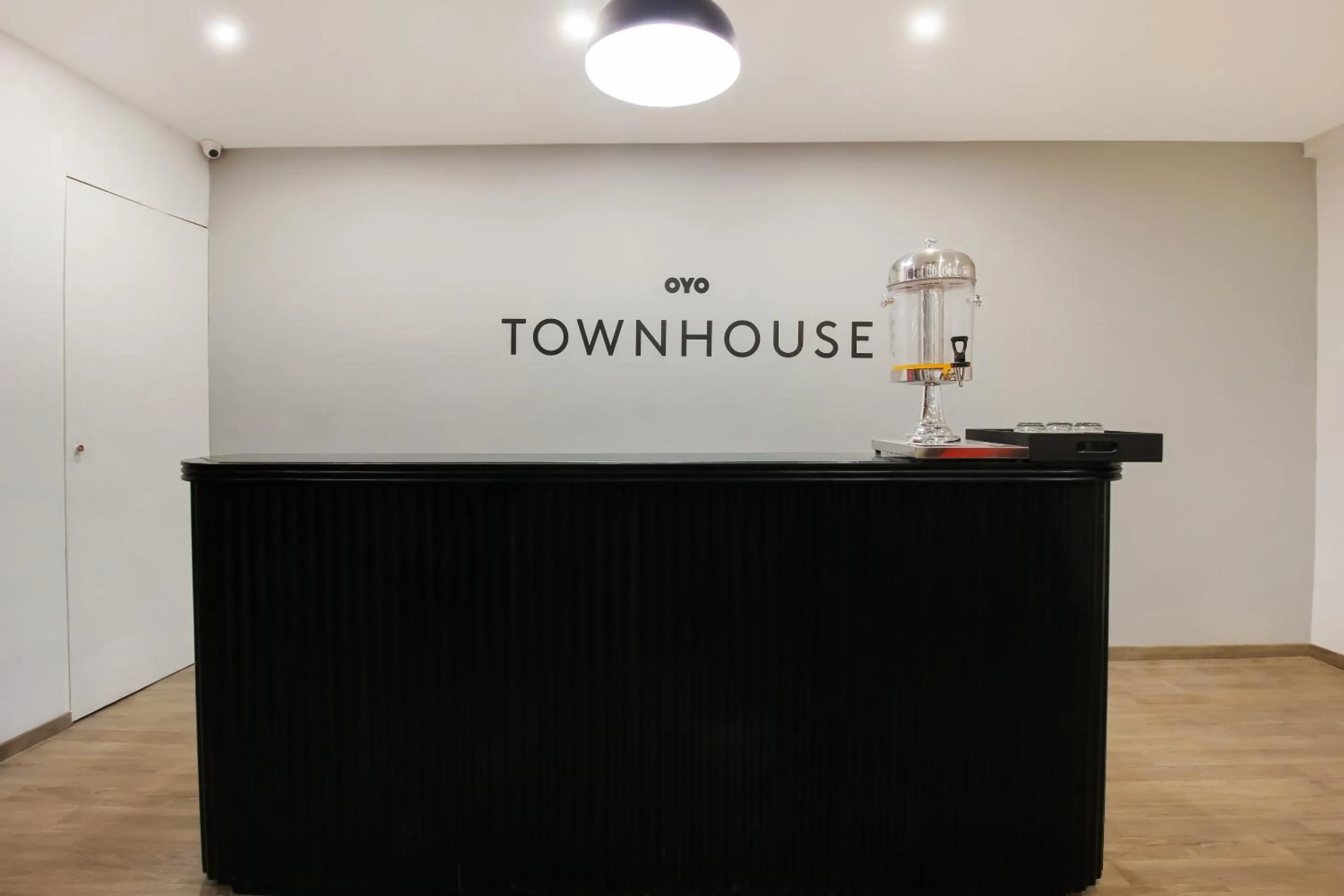 Lobby or reception in Super Townhouse THE CINCO HOTEL NEAR ESI HOSPITAL ( SR NAGAR)