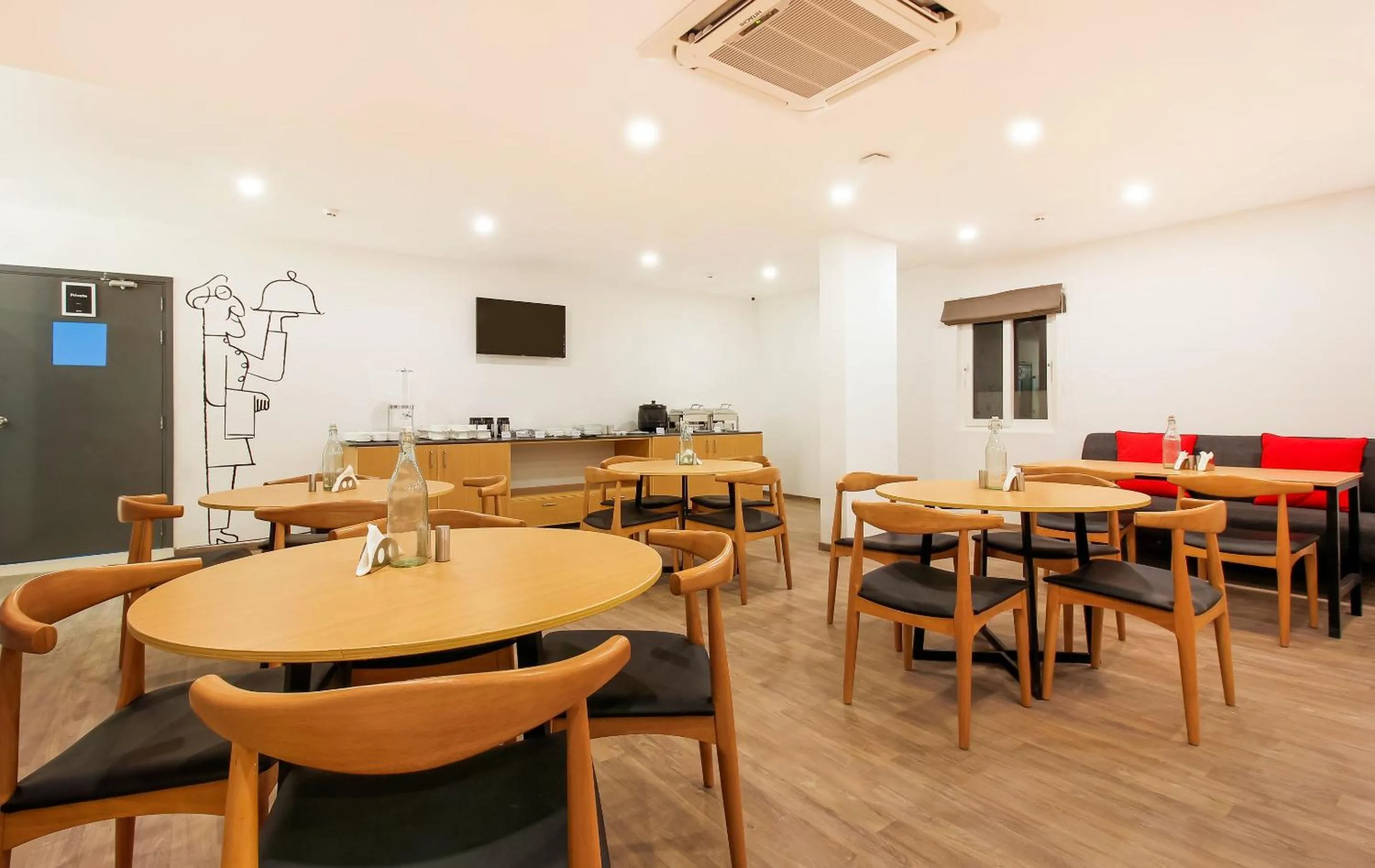 Restaurant/places to eat in Super Townhouse THE CINCO HOTEL NEAR ESI HOSPITAL ( SR NAGAR)