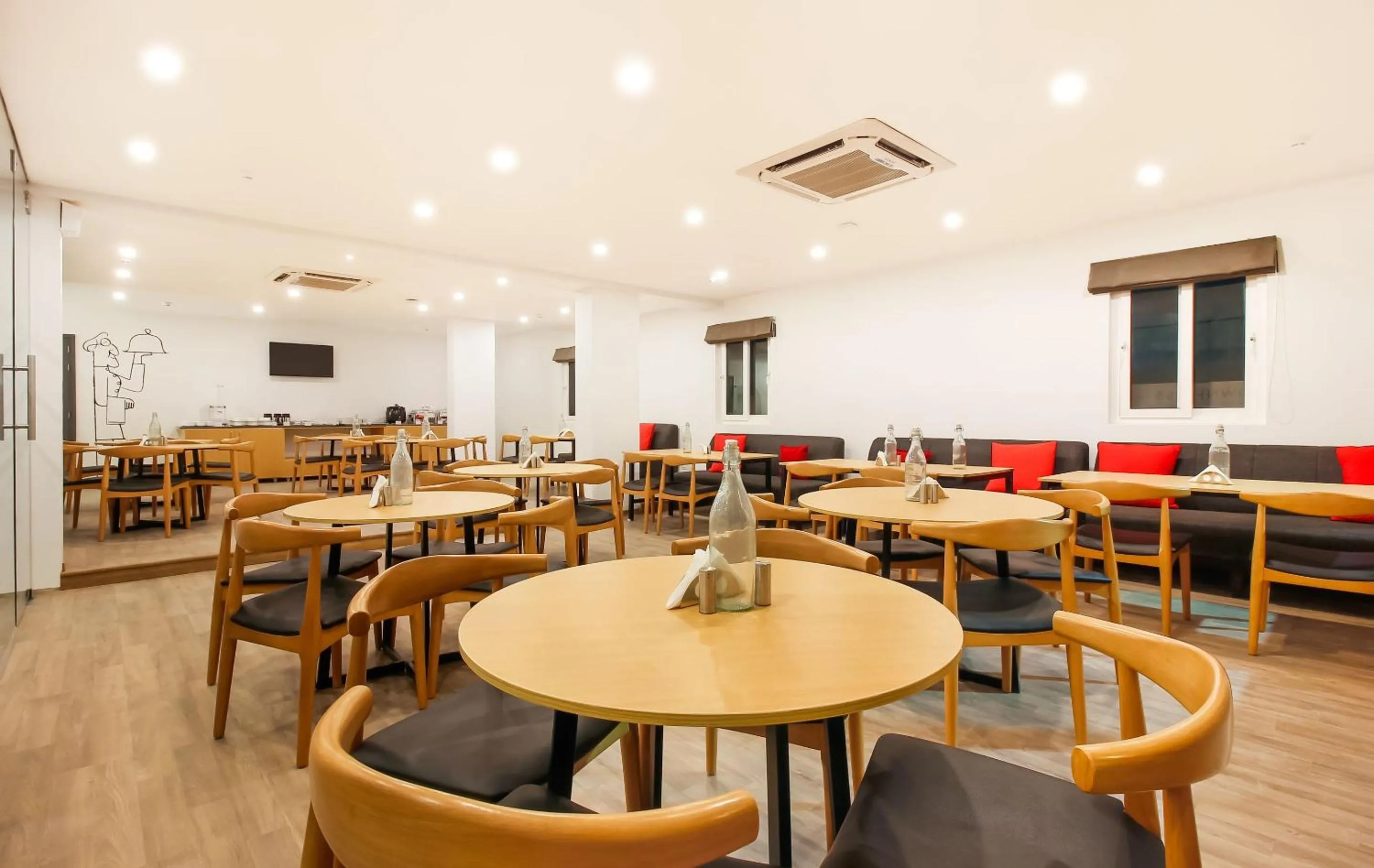Restaurant/places to eat in Super Townhouse THE CINCO HOTEL NEAR ESI HOSPITAL ( SR NAGAR)