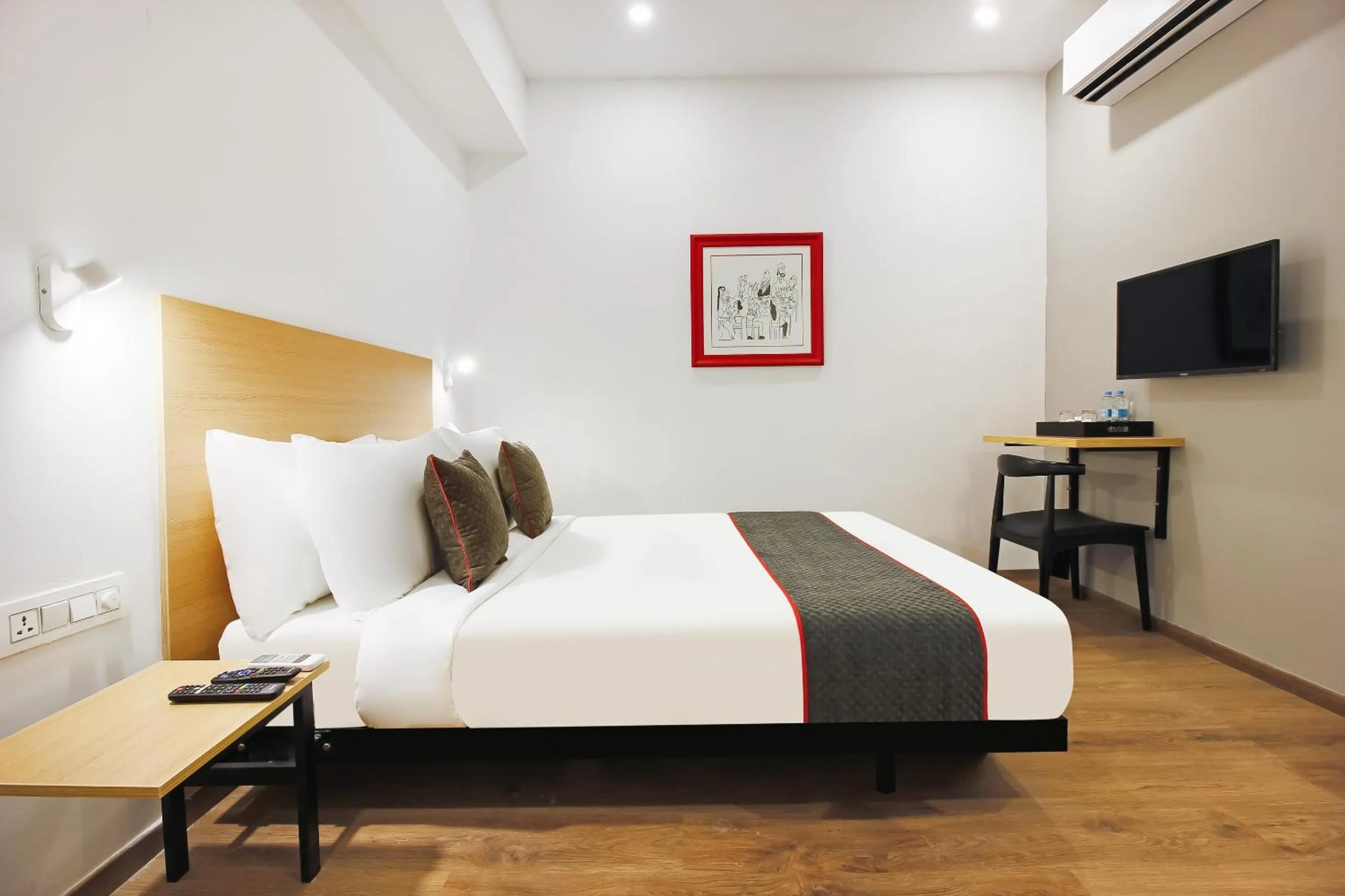 Bedroom, Bed in Super Townhouse THE CINCO HOTEL NEAR ESI HOSPITAL ( SR NAGAR)