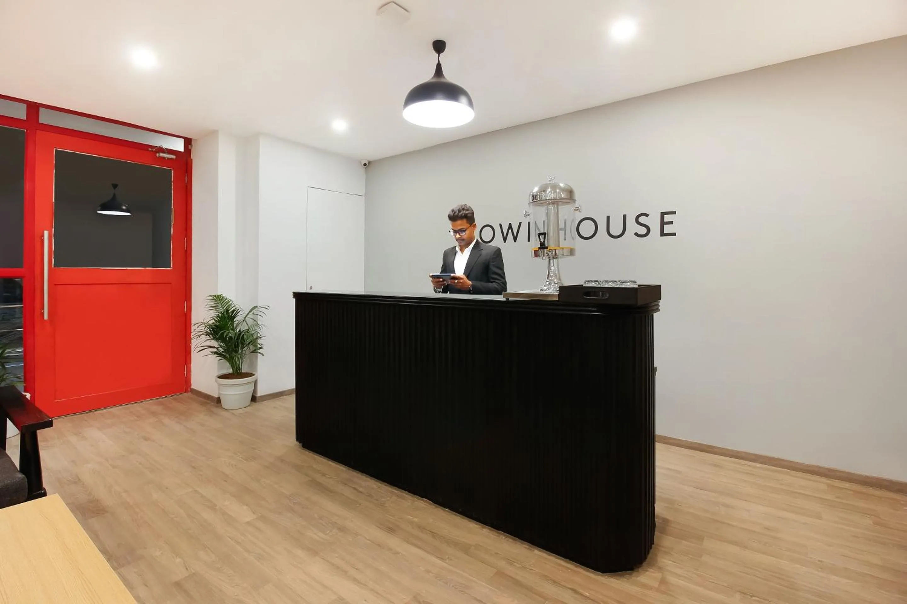Lobby or reception in Super Townhouse THE CINCO HOTEL NEAR ESI HOSPITAL ( SR NAGAR)
