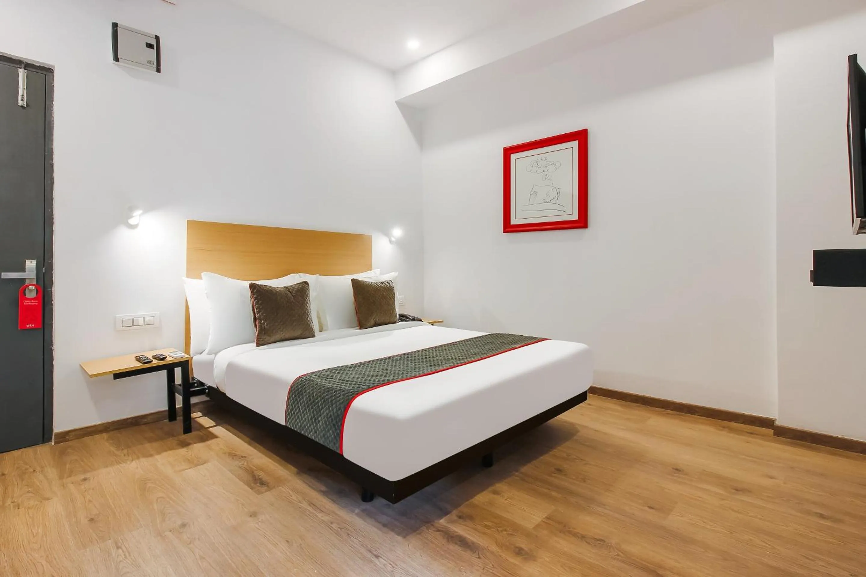 Bedroom, Bed in Super Townhouse THE CINCO HOTEL NEAR ESI HOSPITAL ( SR NAGAR)