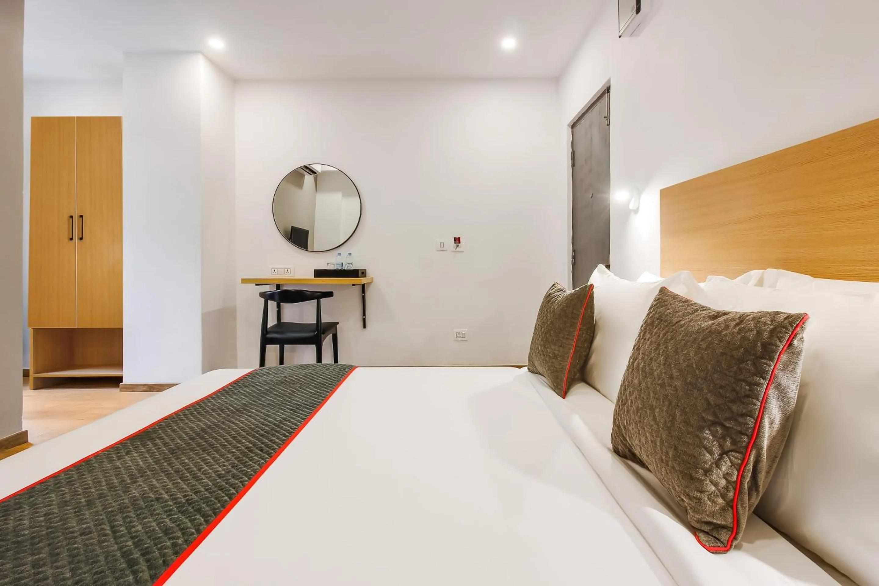 Bedroom, Bed in Super Townhouse THE CINCO HOTEL NEAR ESI HOSPITAL ( SR NAGAR)