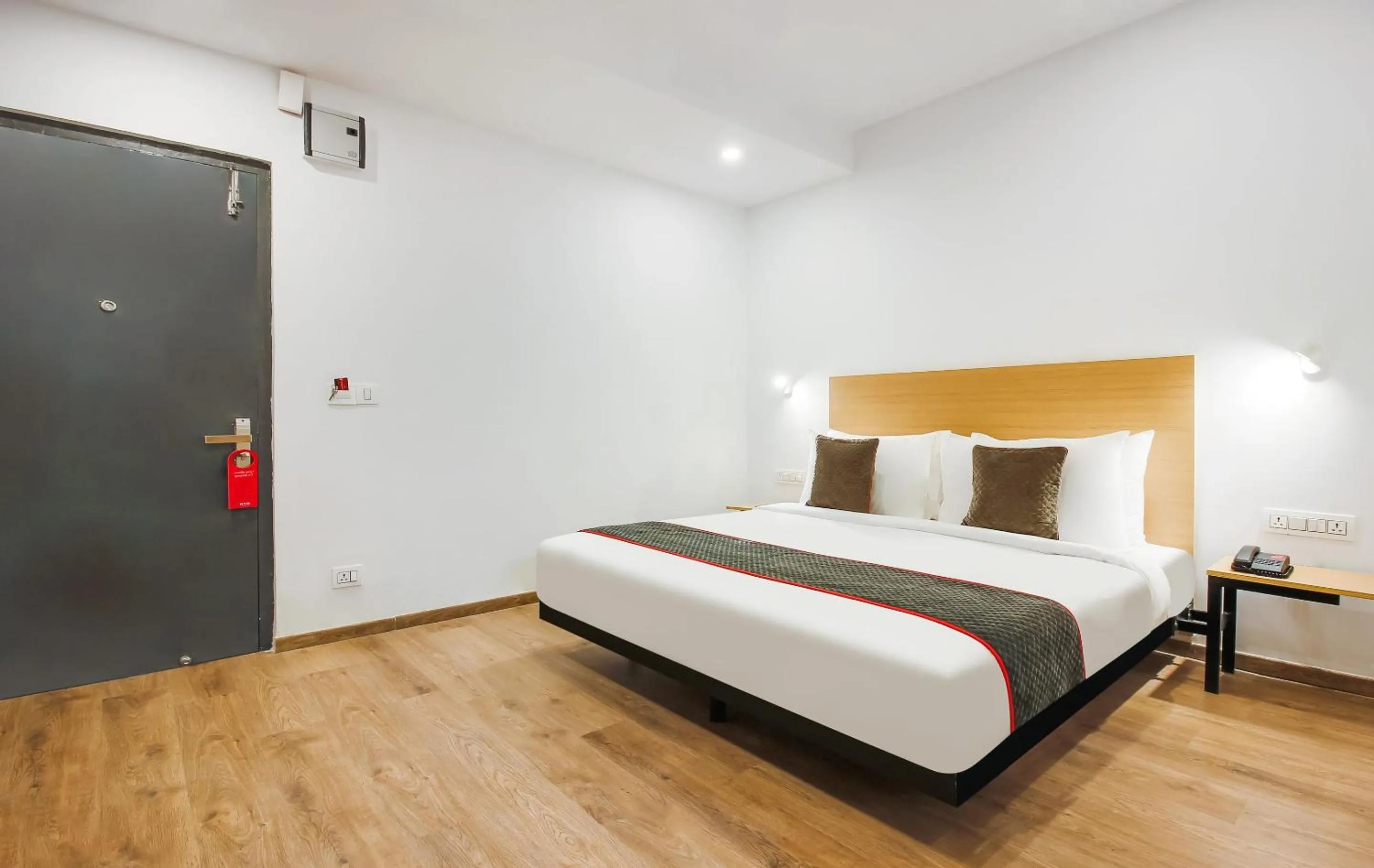 Bedroom, Bed in Super Townhouse THE CINCO HOTEL NEAR ESI HOSPITAL ( SR NAGAR)