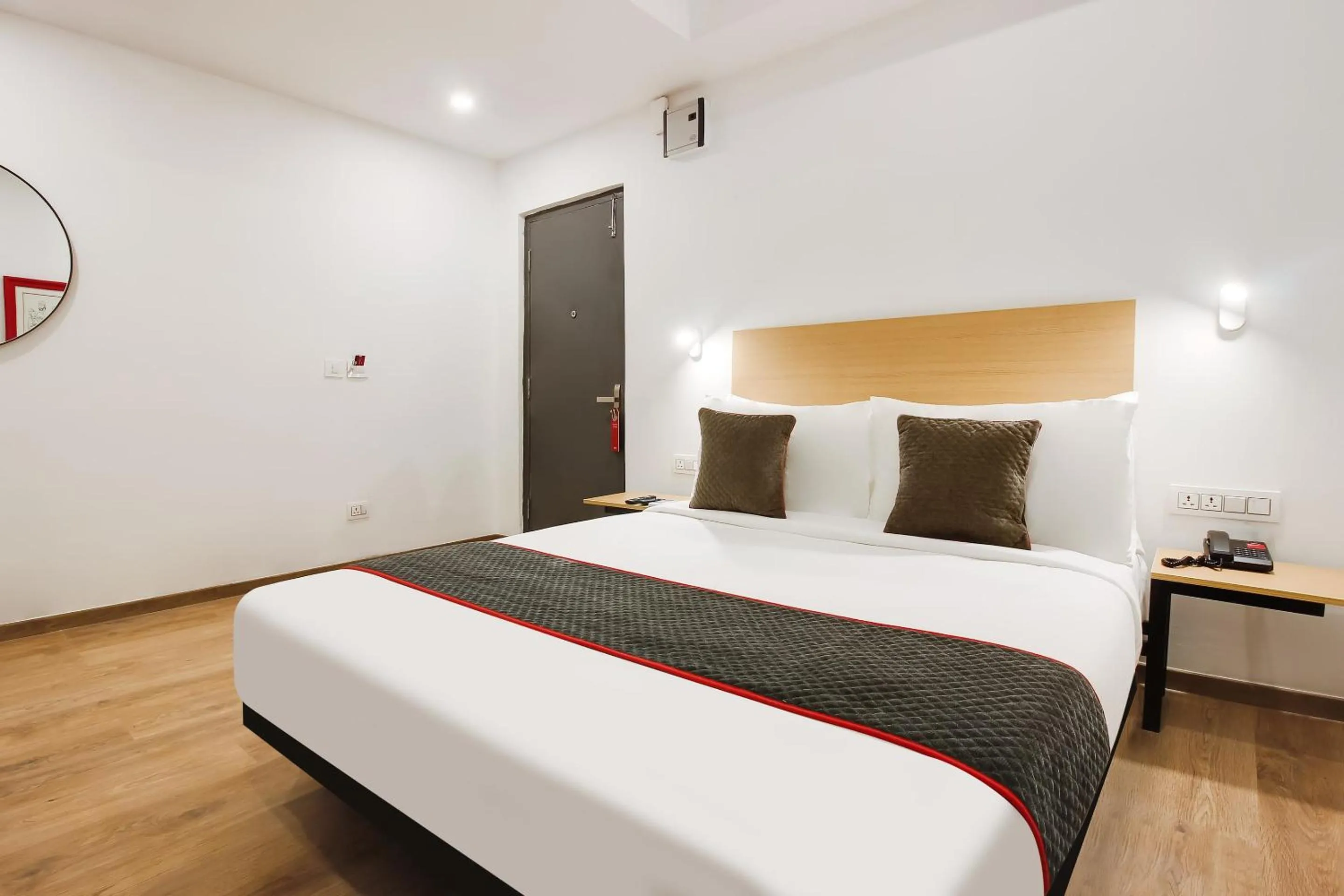 Bedroom, Bed in Super Townhouse THE CINCO HOTEL NEAR ESI HOSPITAL ( SR NAGAR)