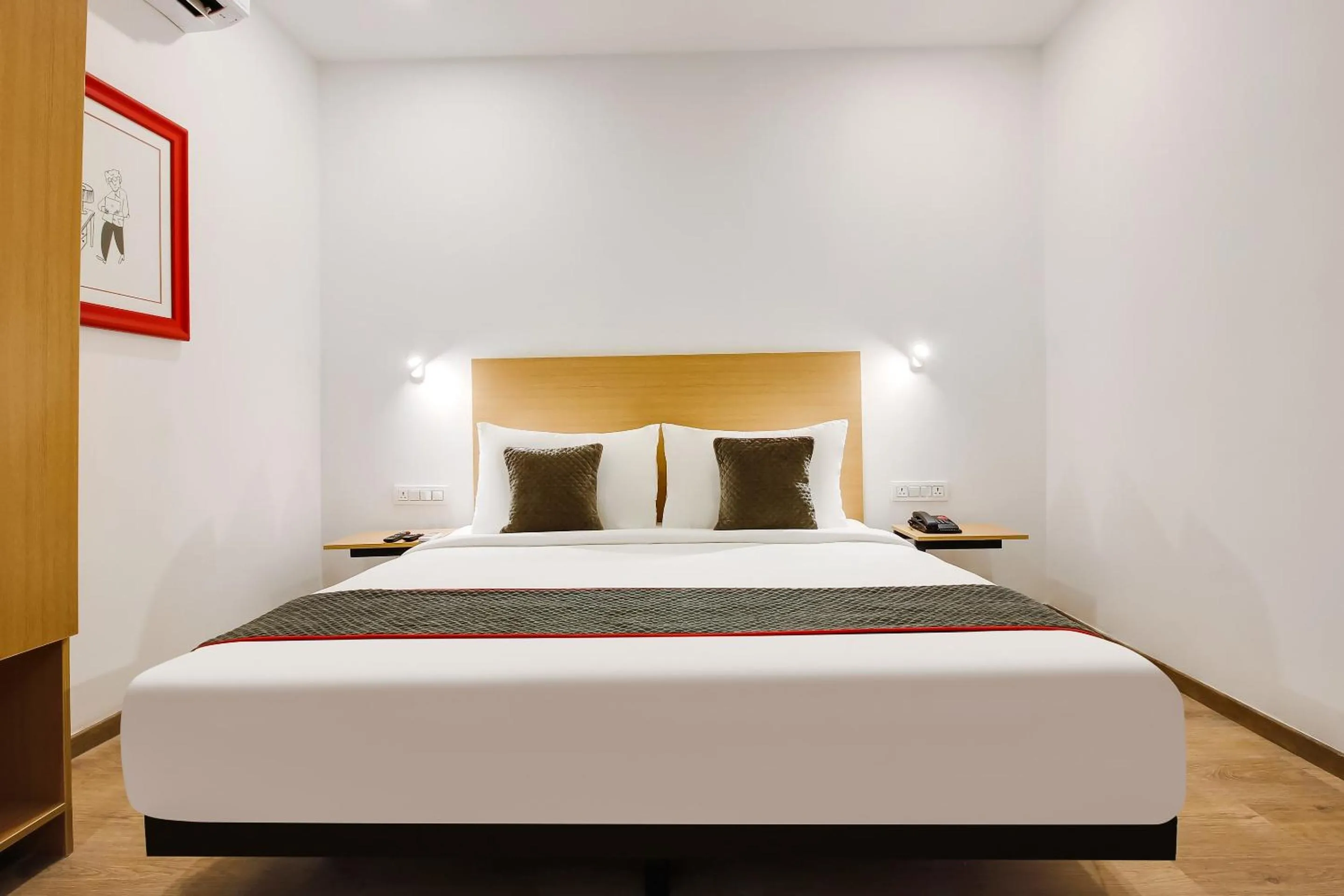 Bedroom, Bed in Super Townhouse THE CINCO HOTEL NEAR ESI HOSPITAL ( SR NAGAR)