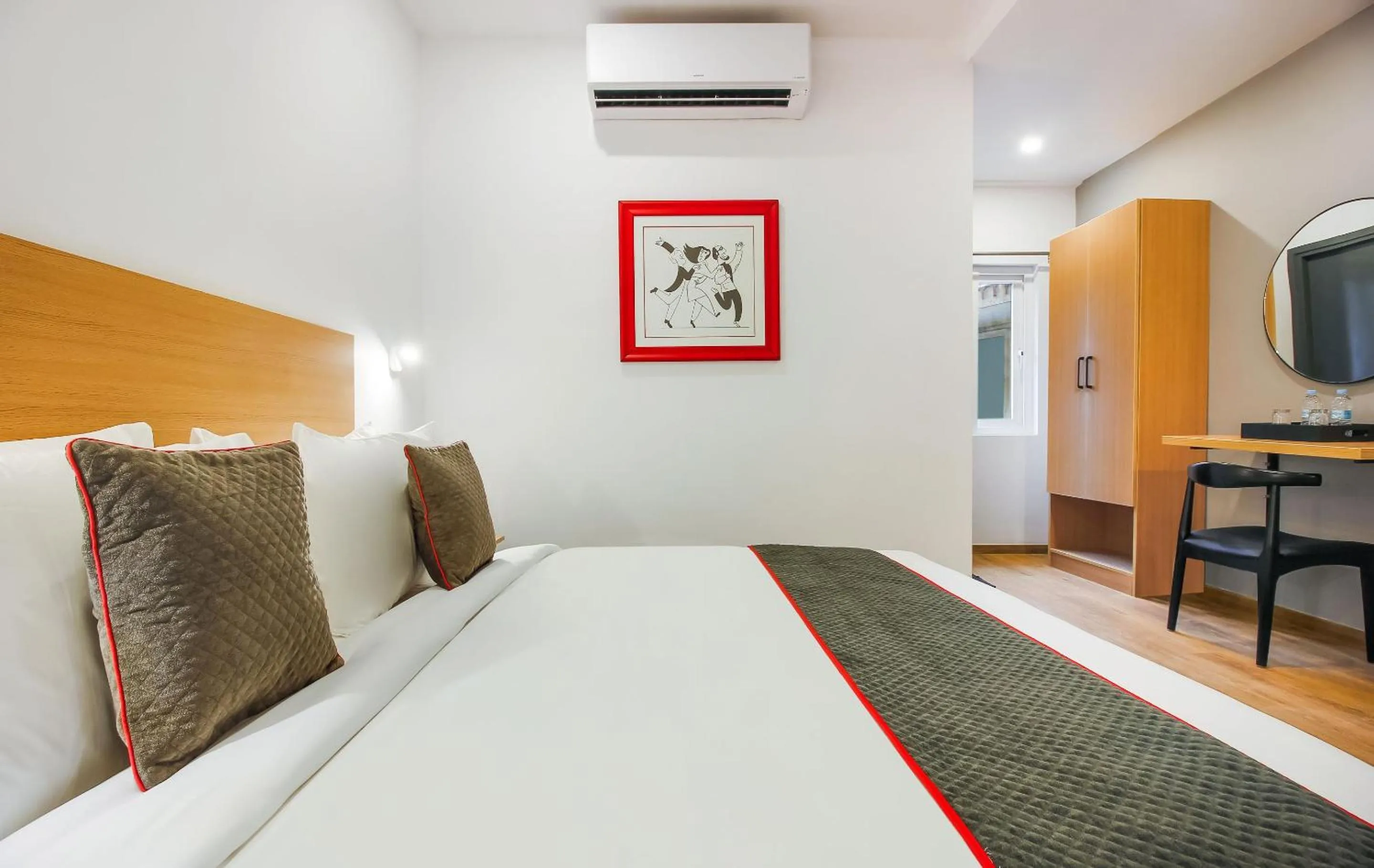 Bedroom, Bed in Super Townhouse THE CINCO HOTEL NEAR ESI HOSPITAL ( SR NAGAR)