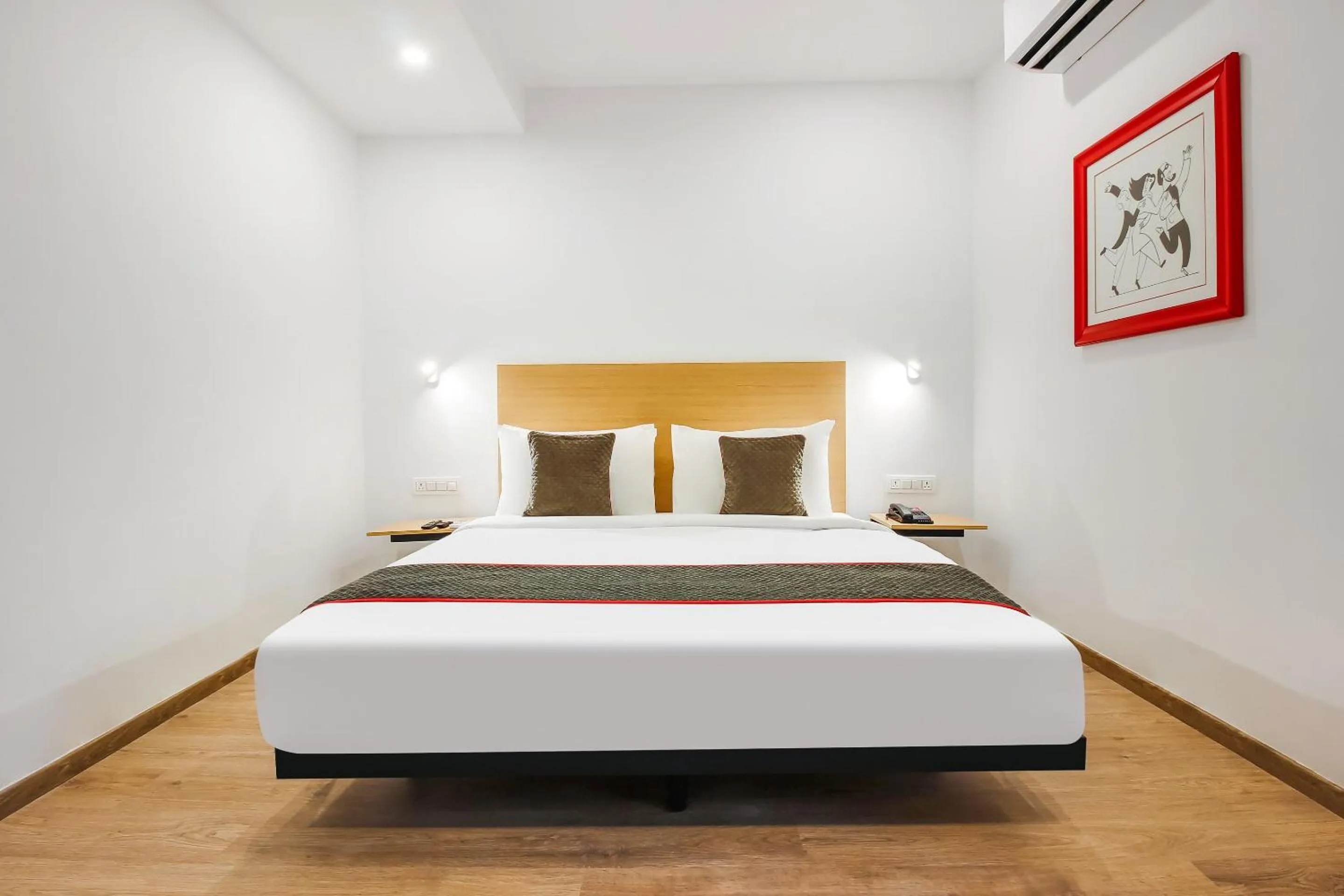 Bedroom, Bed in Super Townhouse THE CINCO HOTEL NEAR ESI HOSPITAL ( SR NAGAR)