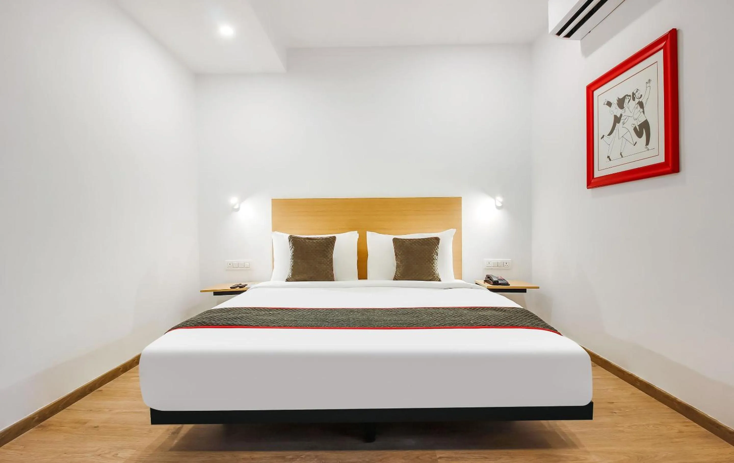 Bedroom, Bed in Super Townhouse THE CINCO HOTEL NEAR ESI HOSPITAL ( SR NAGAR)