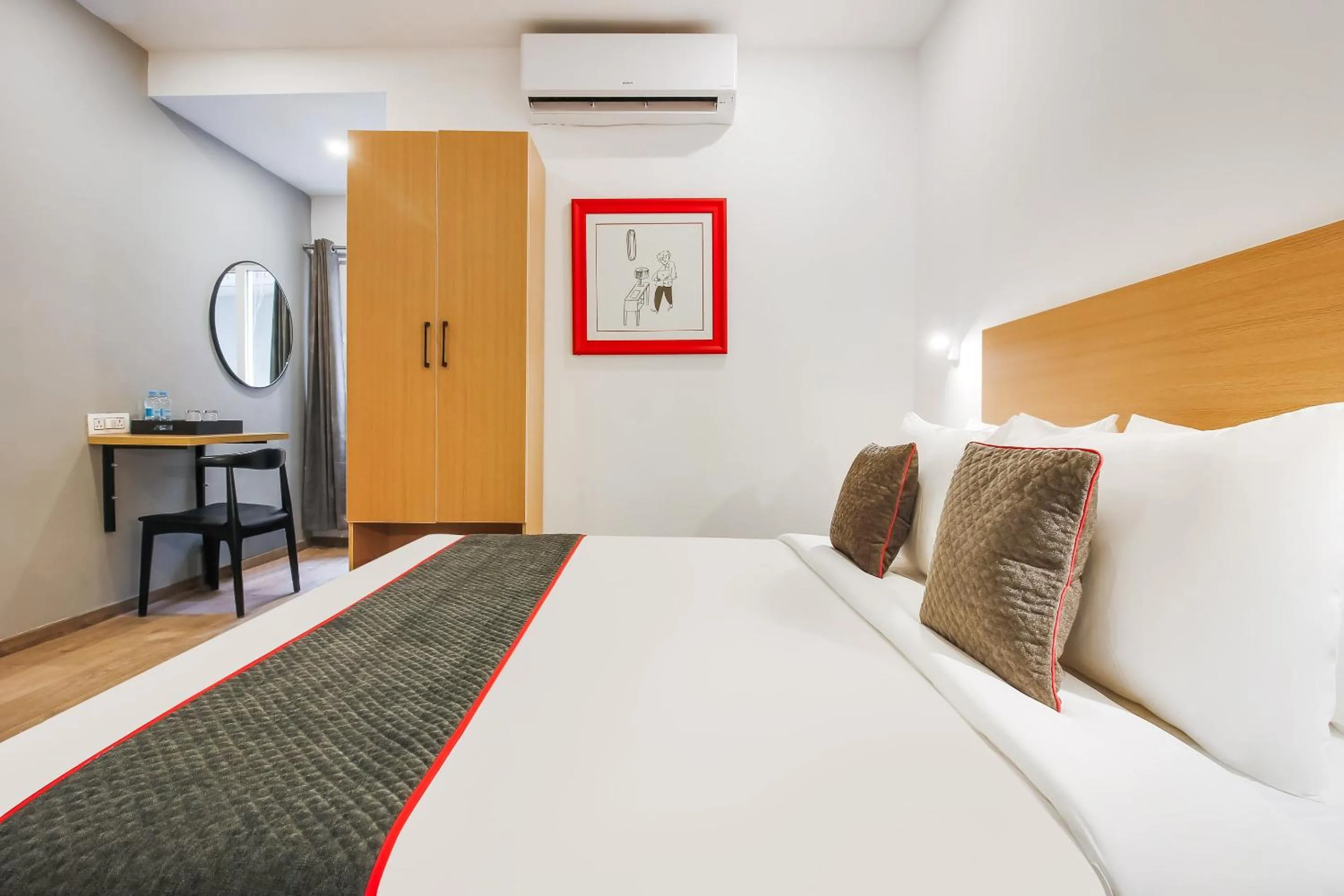 Bedroom, Bed in Super Townhouse THE CINCO HOTEL NEAR ESI HOSPITAL ( SR NAGAR)