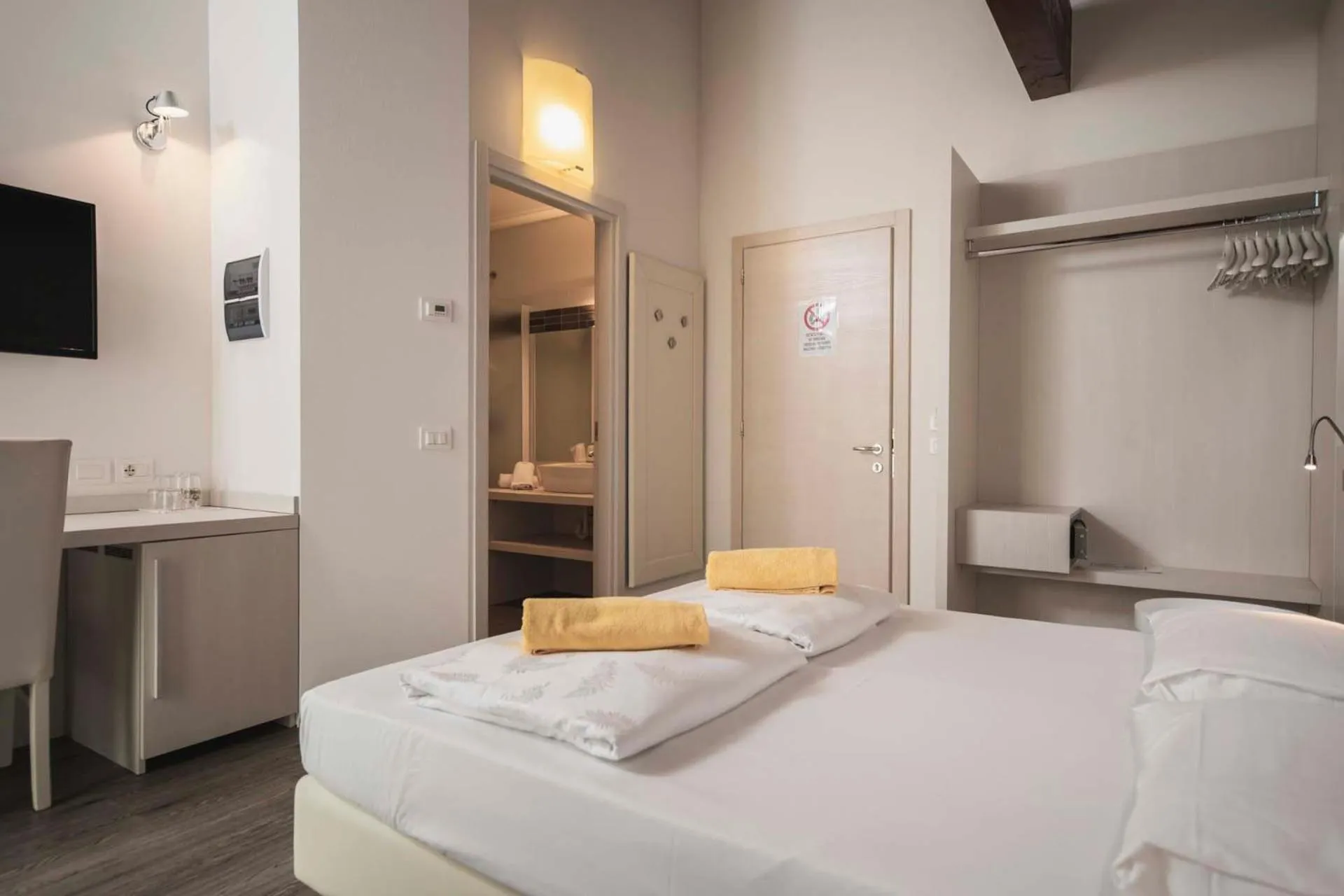 Photo of the whole room, Bed in Maso Agritur Santa Lucia