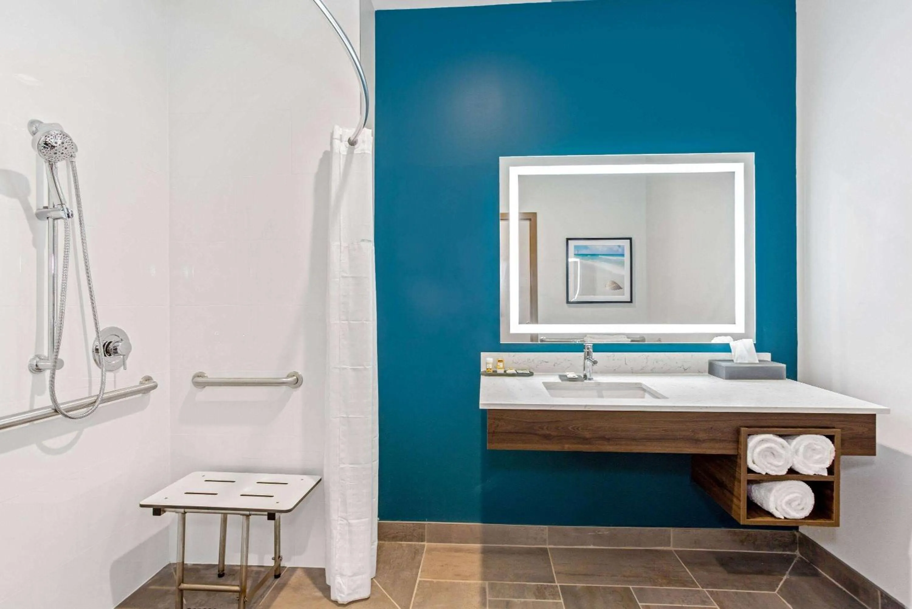 Shower in La Quinta Inn & Suites by Wyndham Miramar Beach-Destin