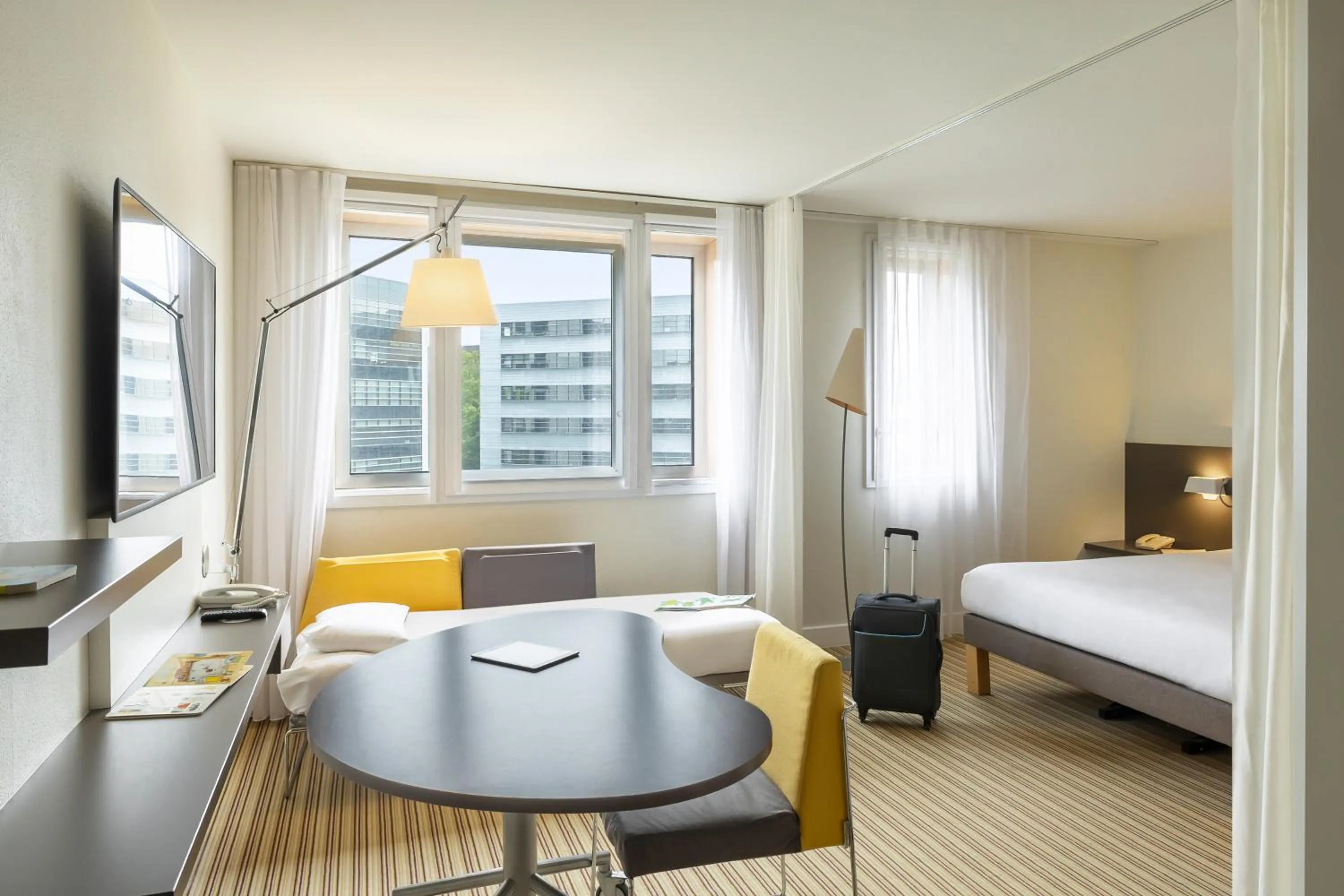 Bedroom, Bed in Novotel Suites Lille Europe