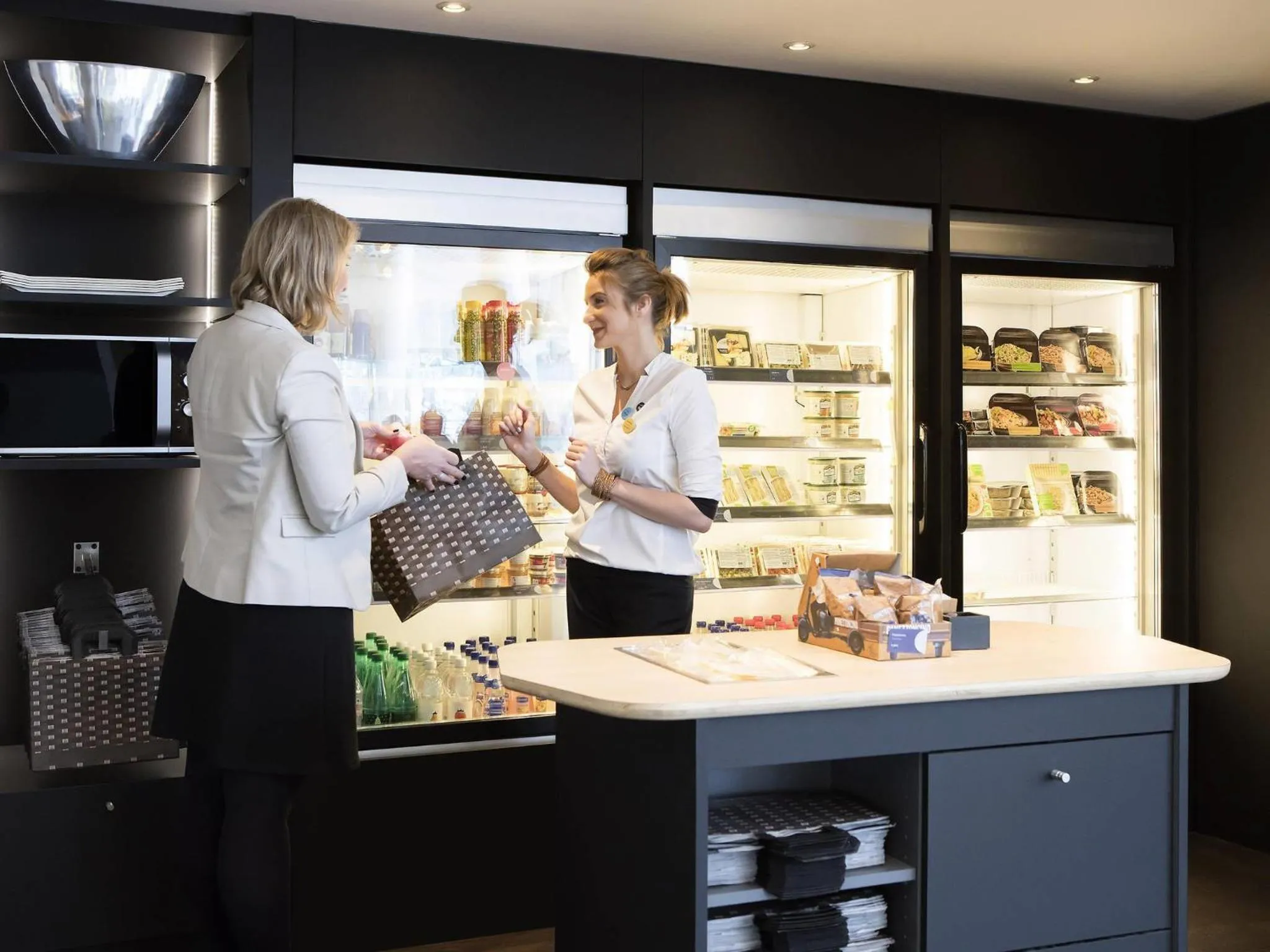 Lounge or bar in Novotel Suites Lille Europe