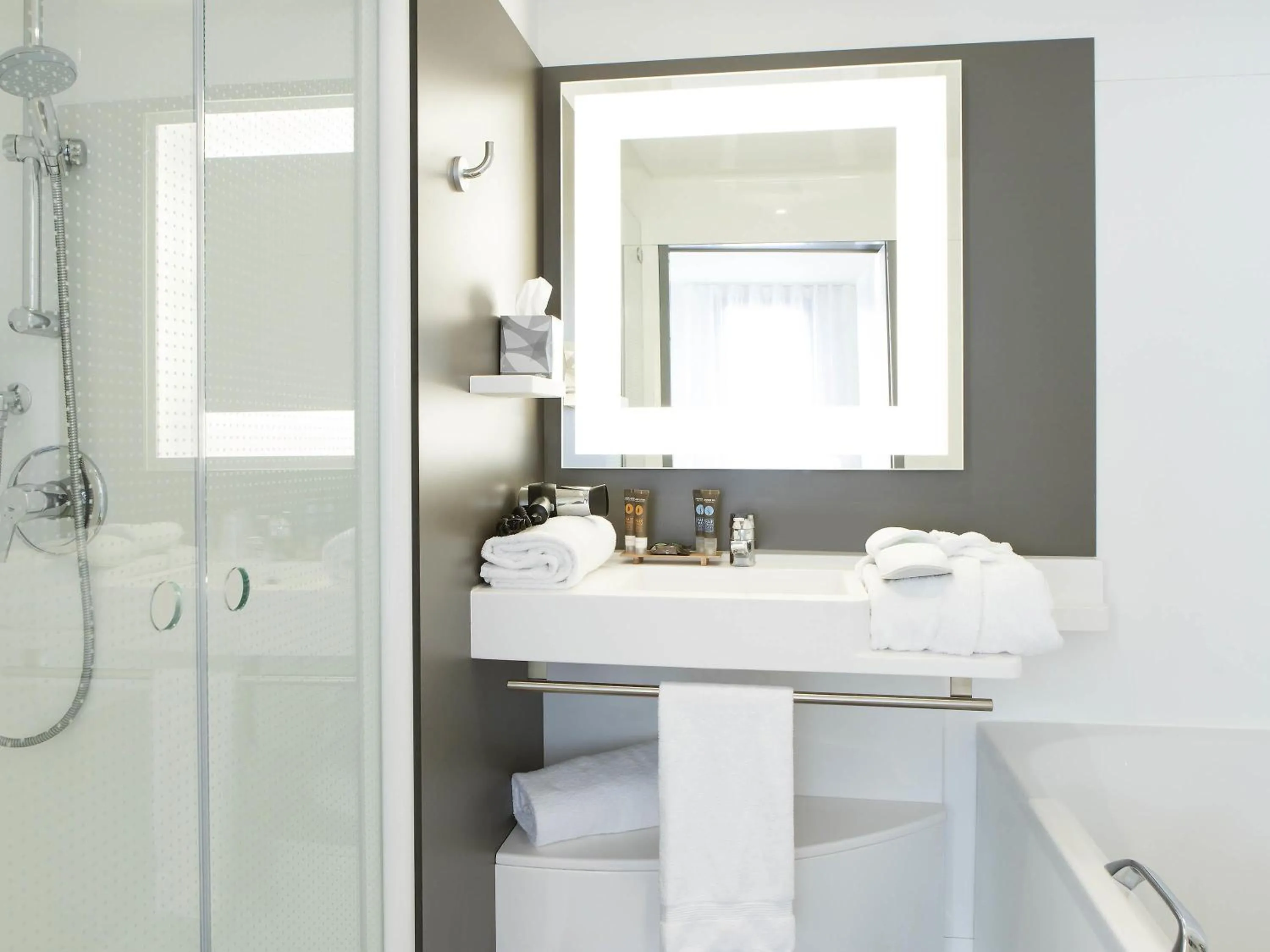 Bedroom in Novotel Suites Lille Europe