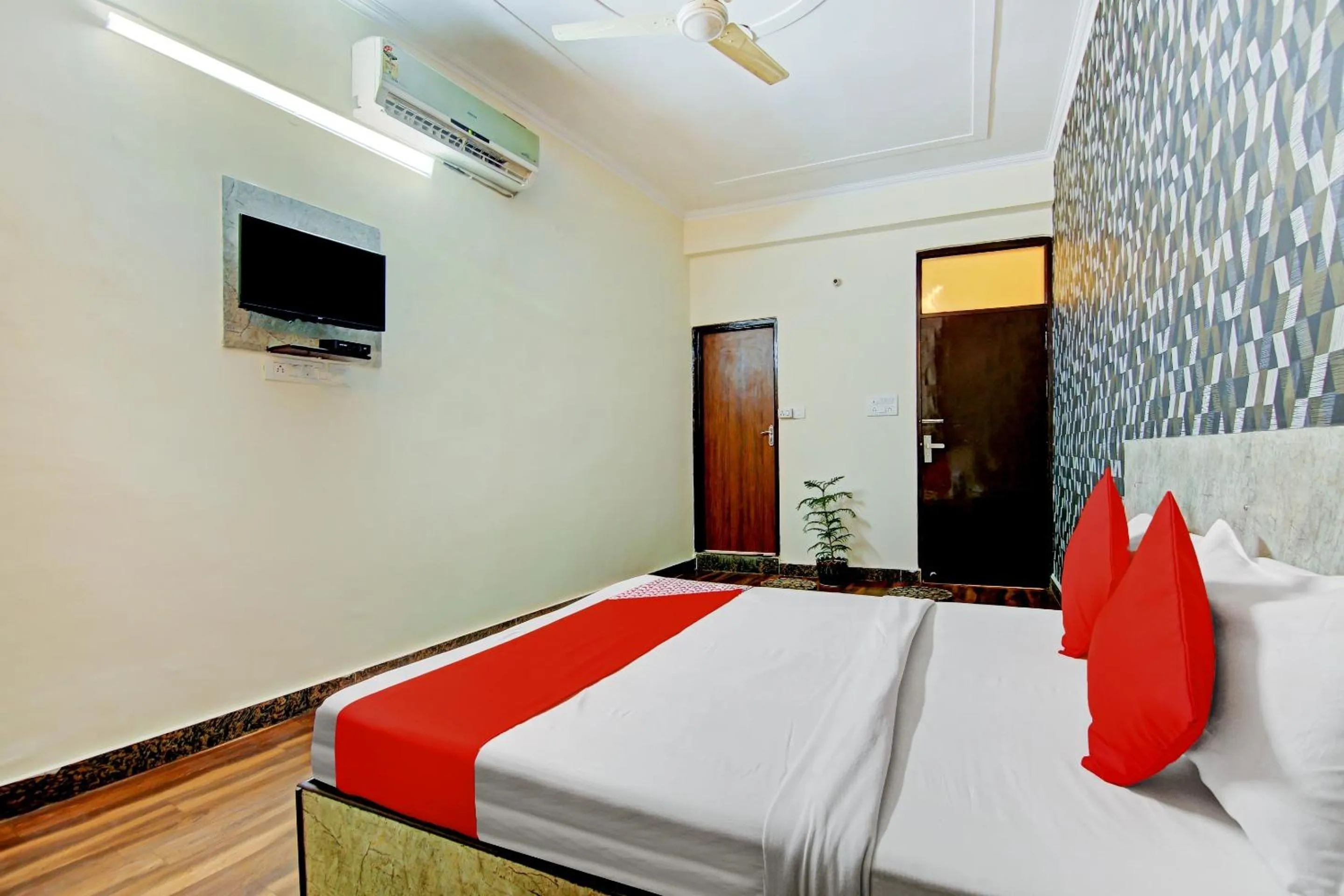 Bedroom, Bed in Super Hotel O SKY INN