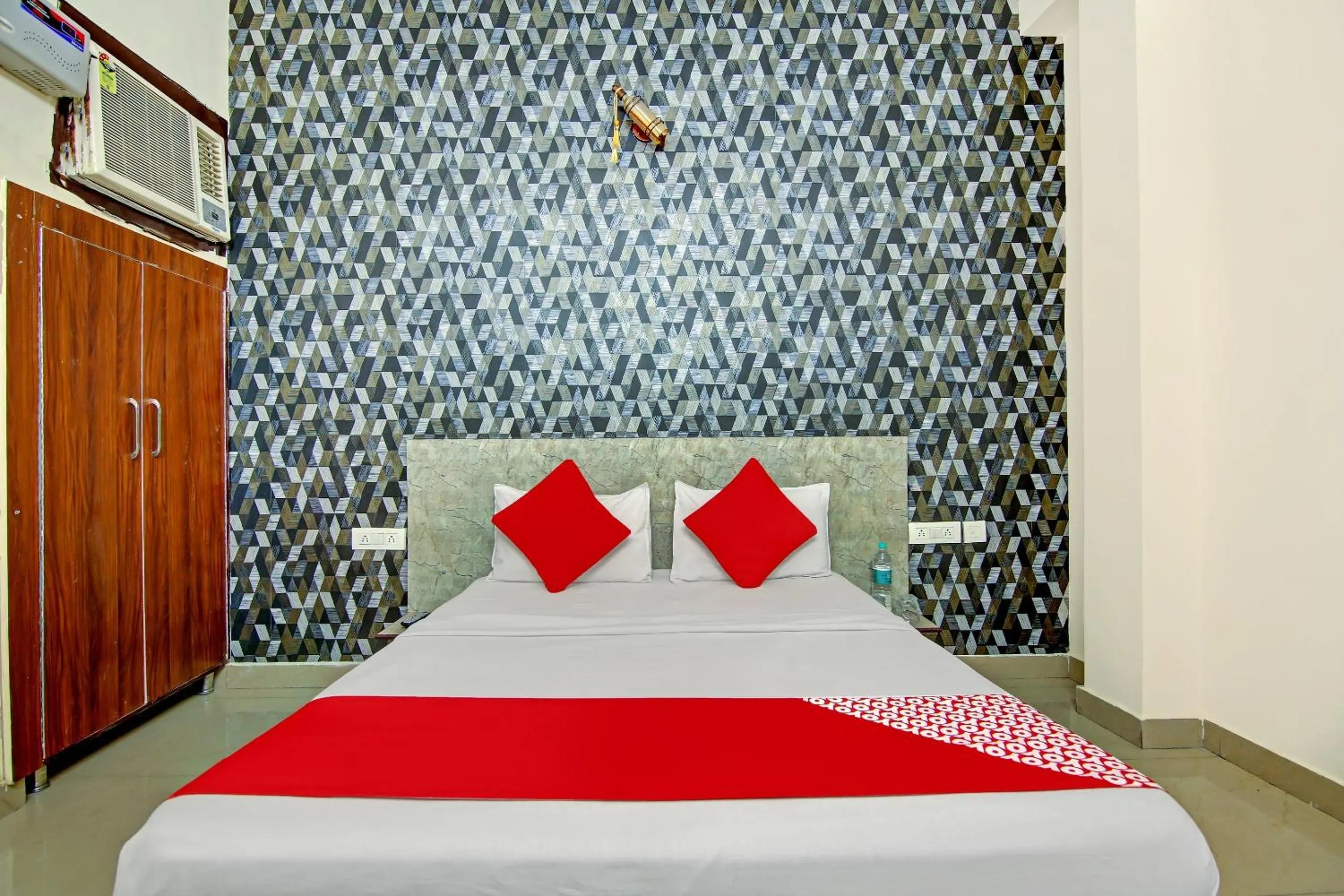 Bedroom, Bed in Super Hotel O SKY INN