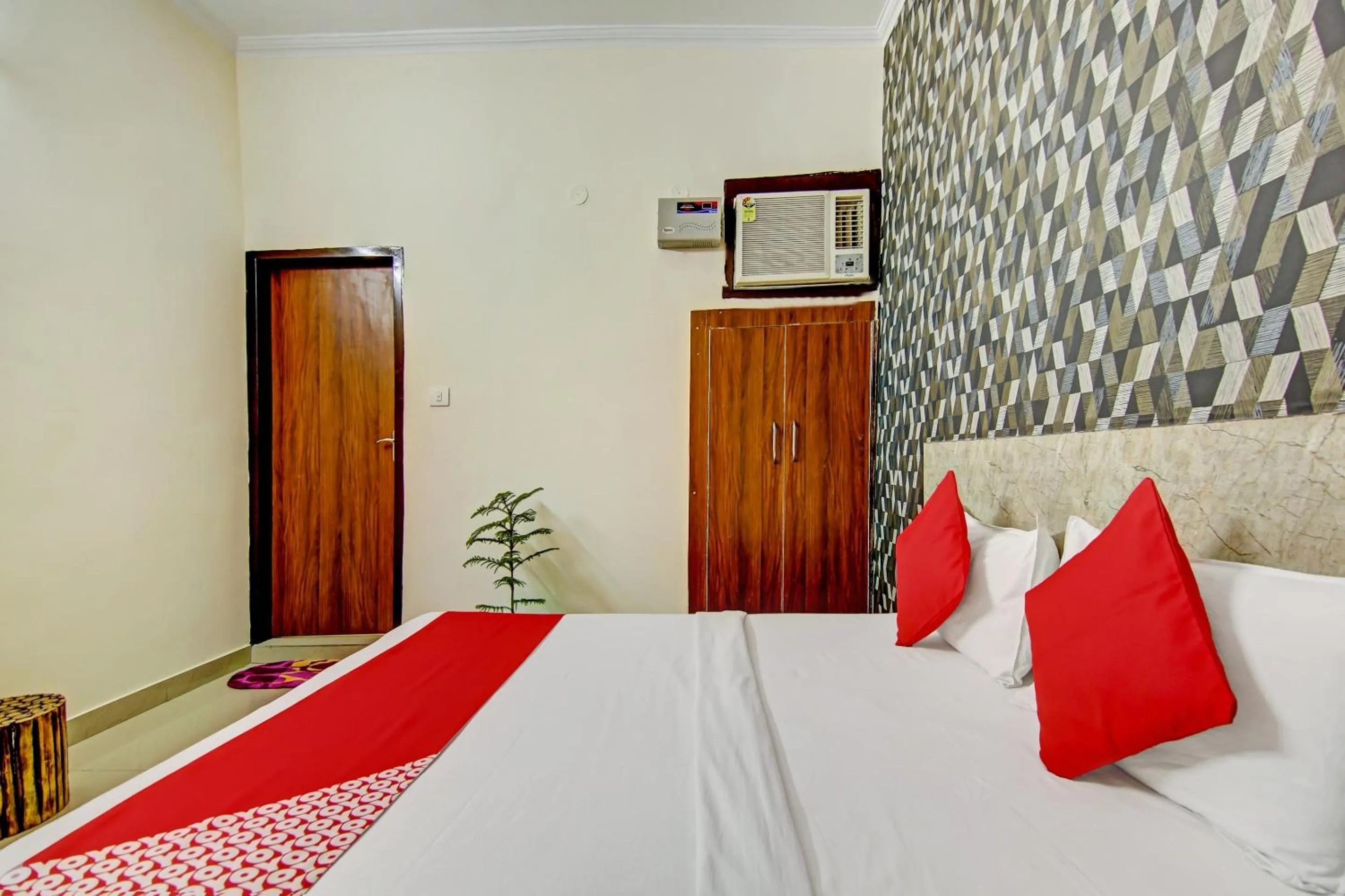 Bedroom, Bed in Super Hotel O SKY INN