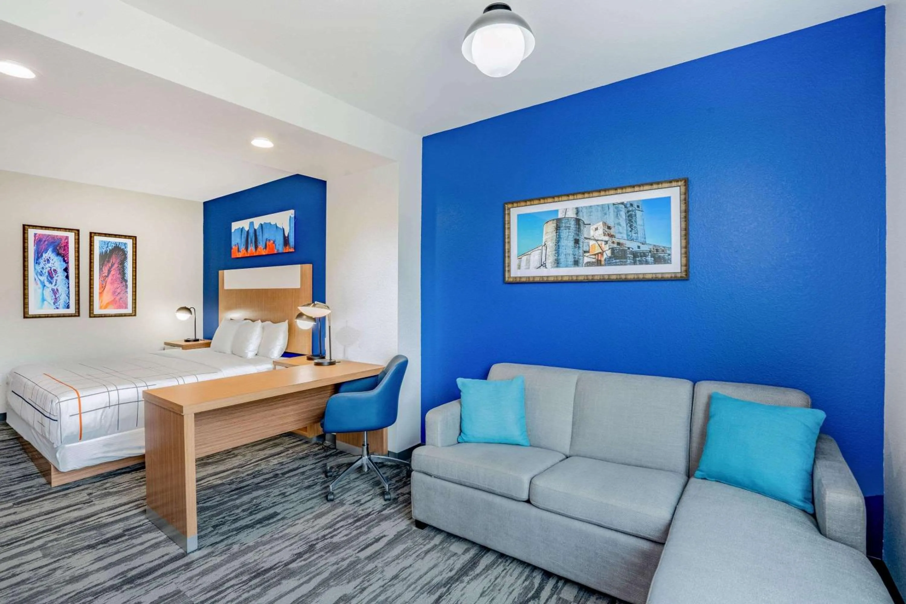 Bedroom in La Quinta Inn & Suites Katy-Mills by Wyndham Katy